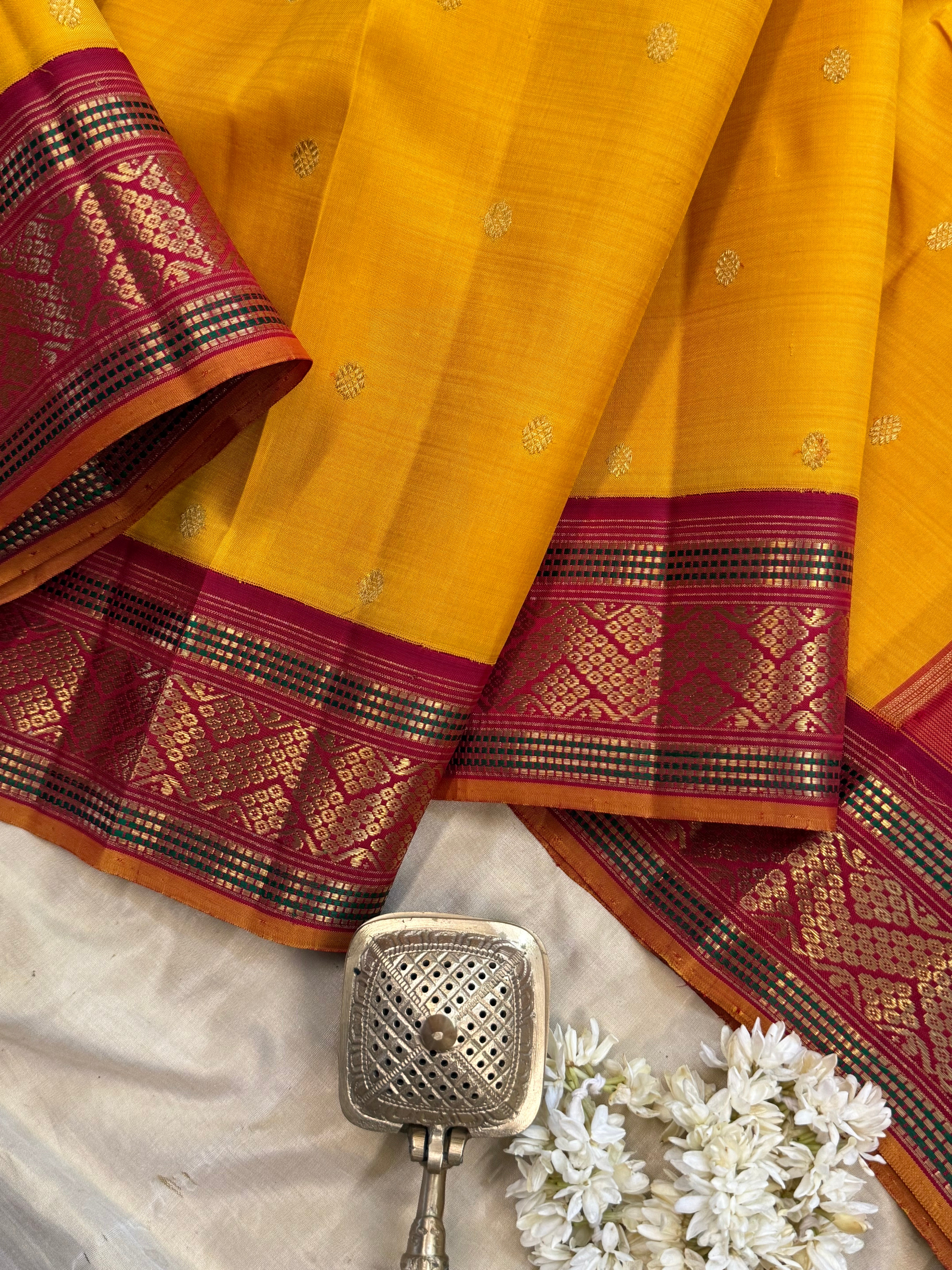 Manjal and araku kai korvai/ Kanjipuram silk