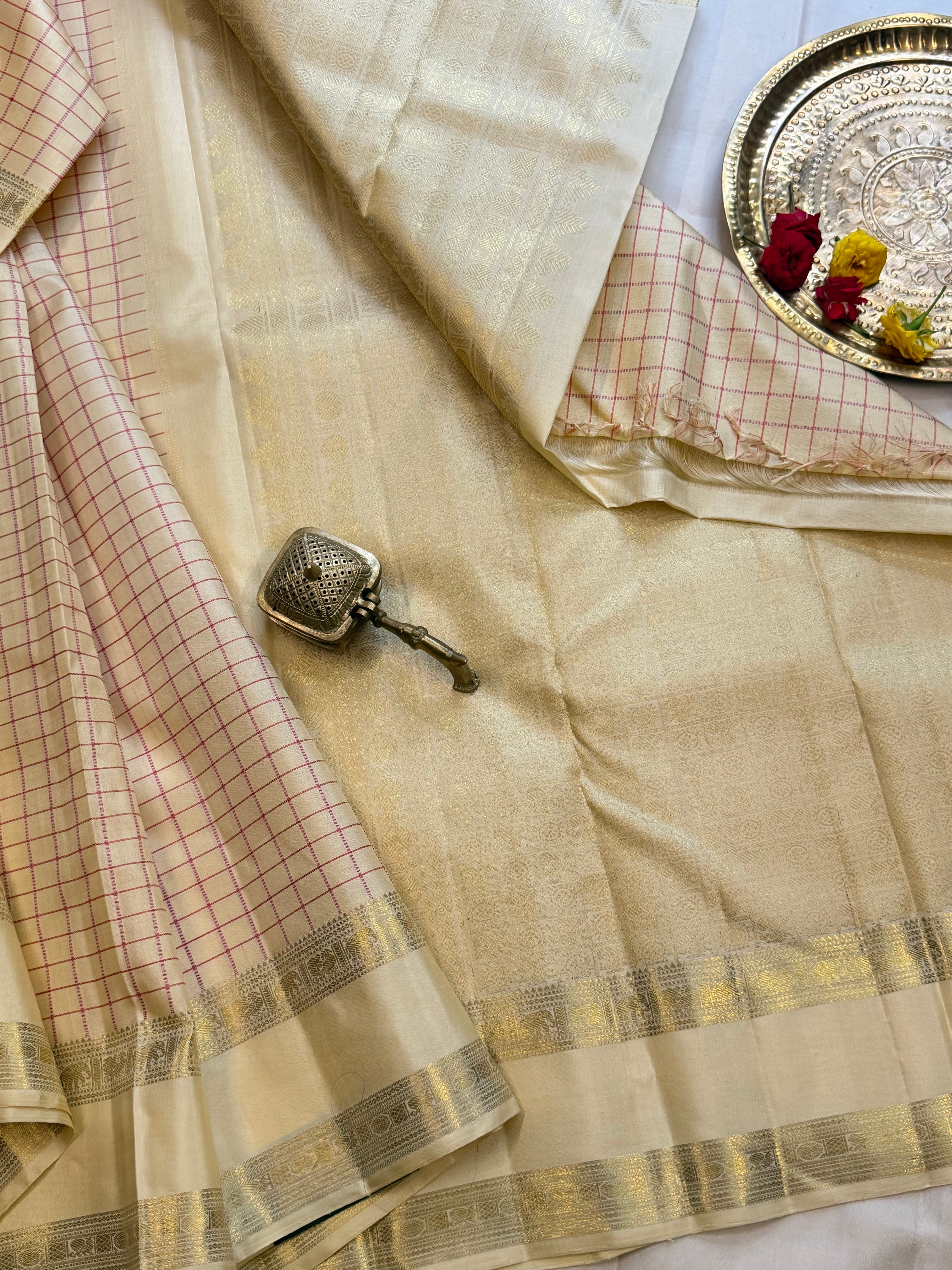 Malligai : off white retta pet pure Zari Kanjipuram silk