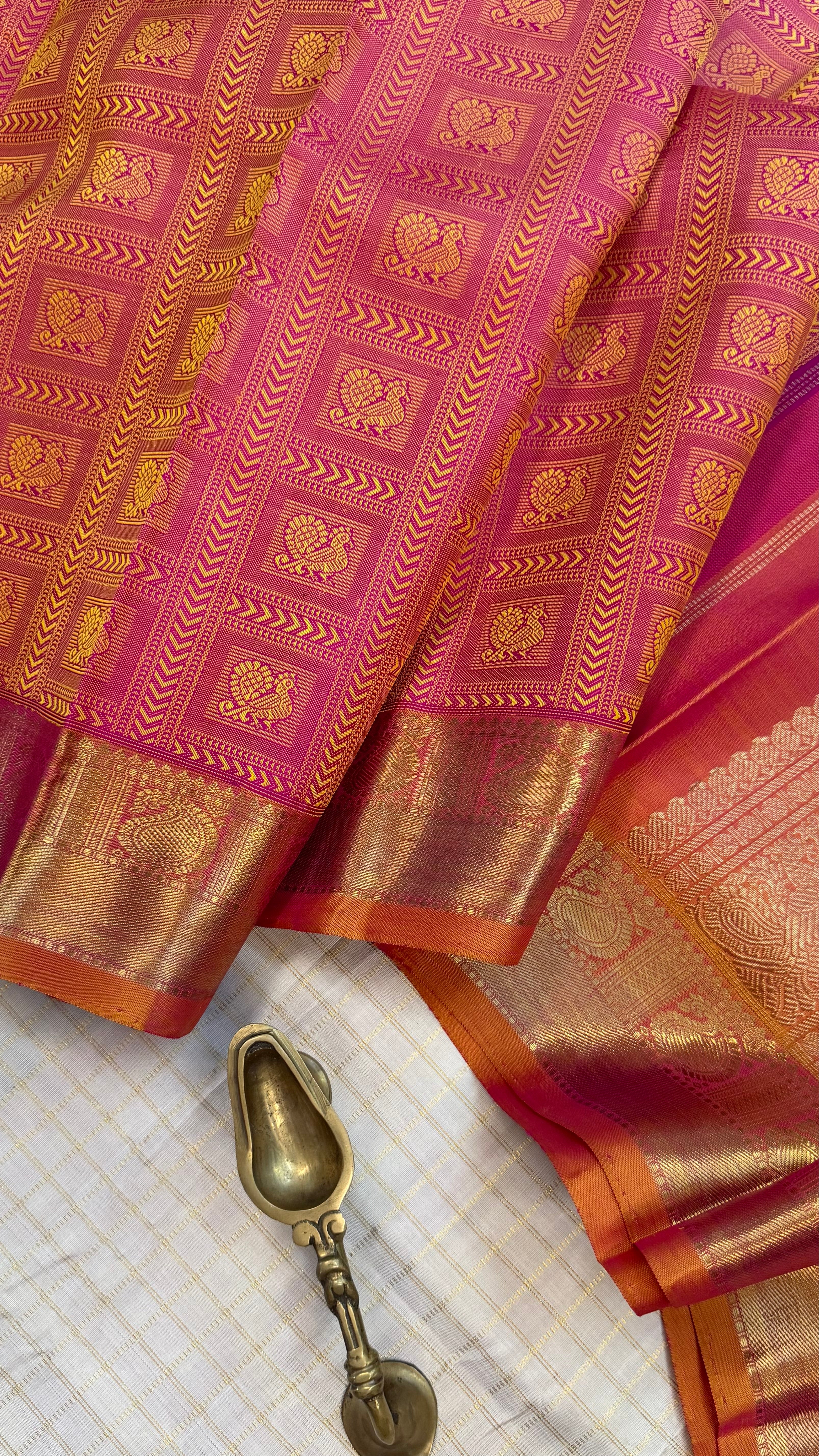Pink Annam Butta Zari work / Kanjipuram silk.