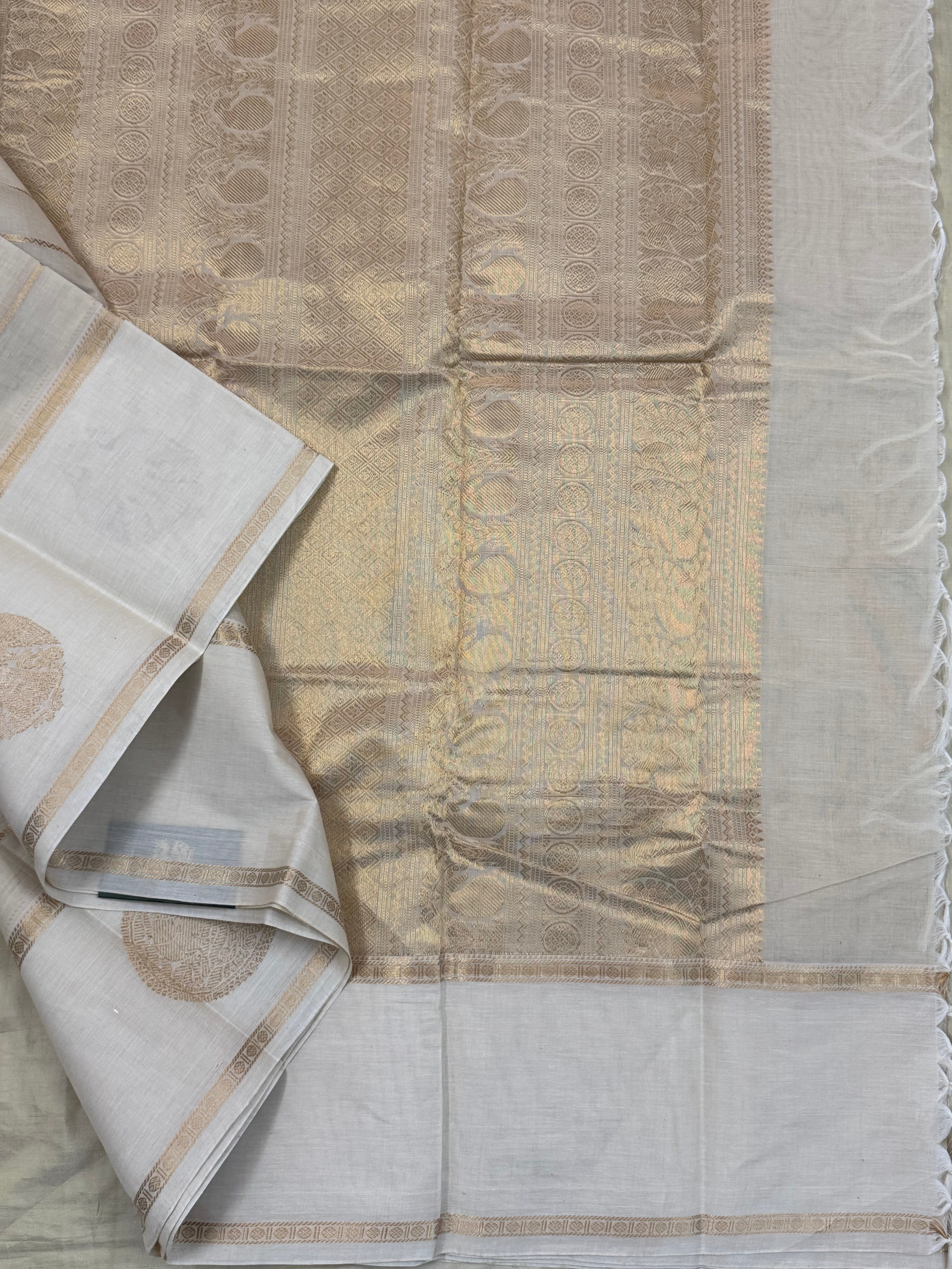 Offwhite veldhari border butta/ Kanchi cotton CL7955