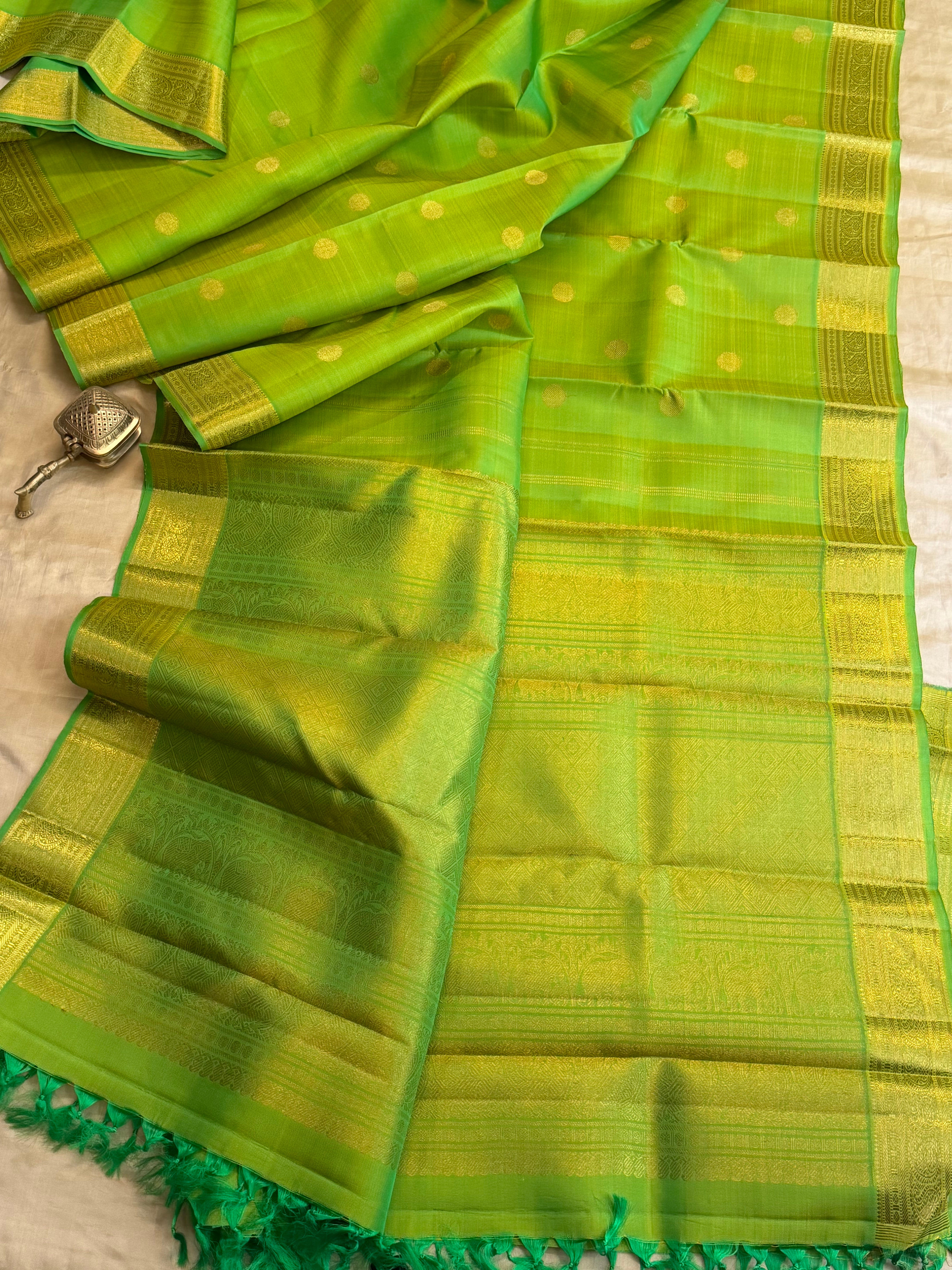 Moha : Lemon green adai pet pure Zari Kanjipuram silk