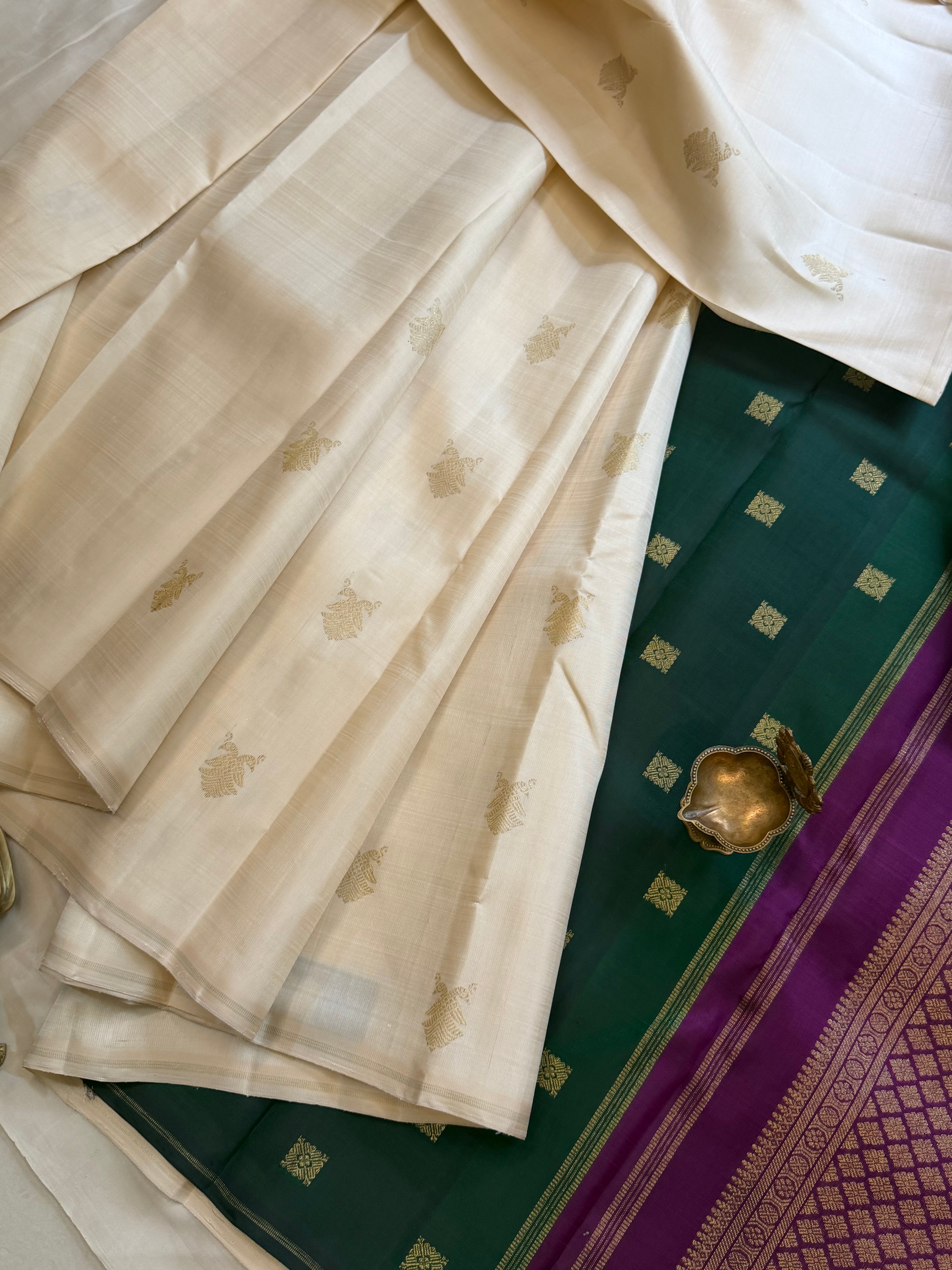 Malligai : off white retta palla  pure Zari Kanjipuram silk