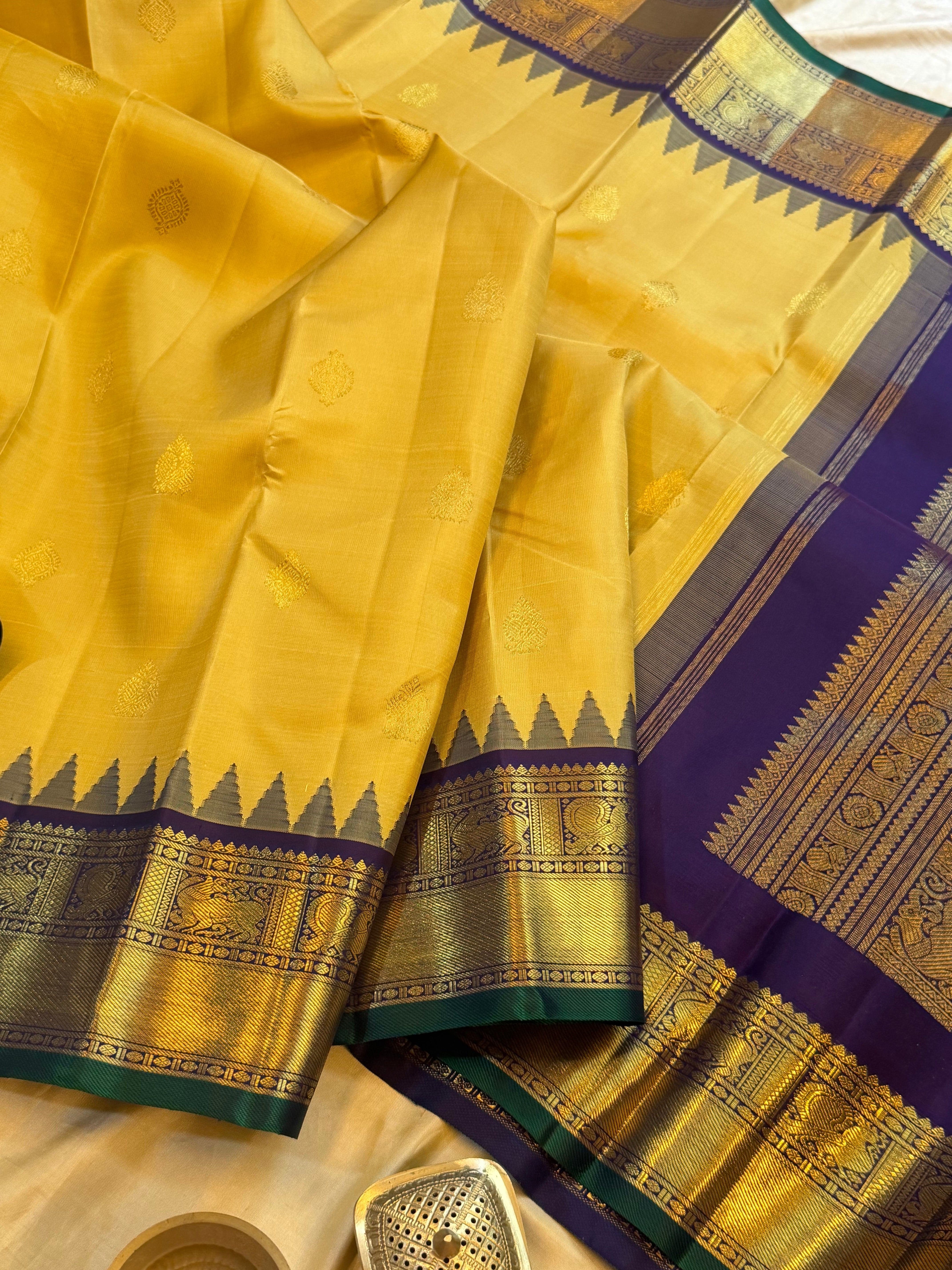 Sandal Kai Korvai  / Kanjipuram silk