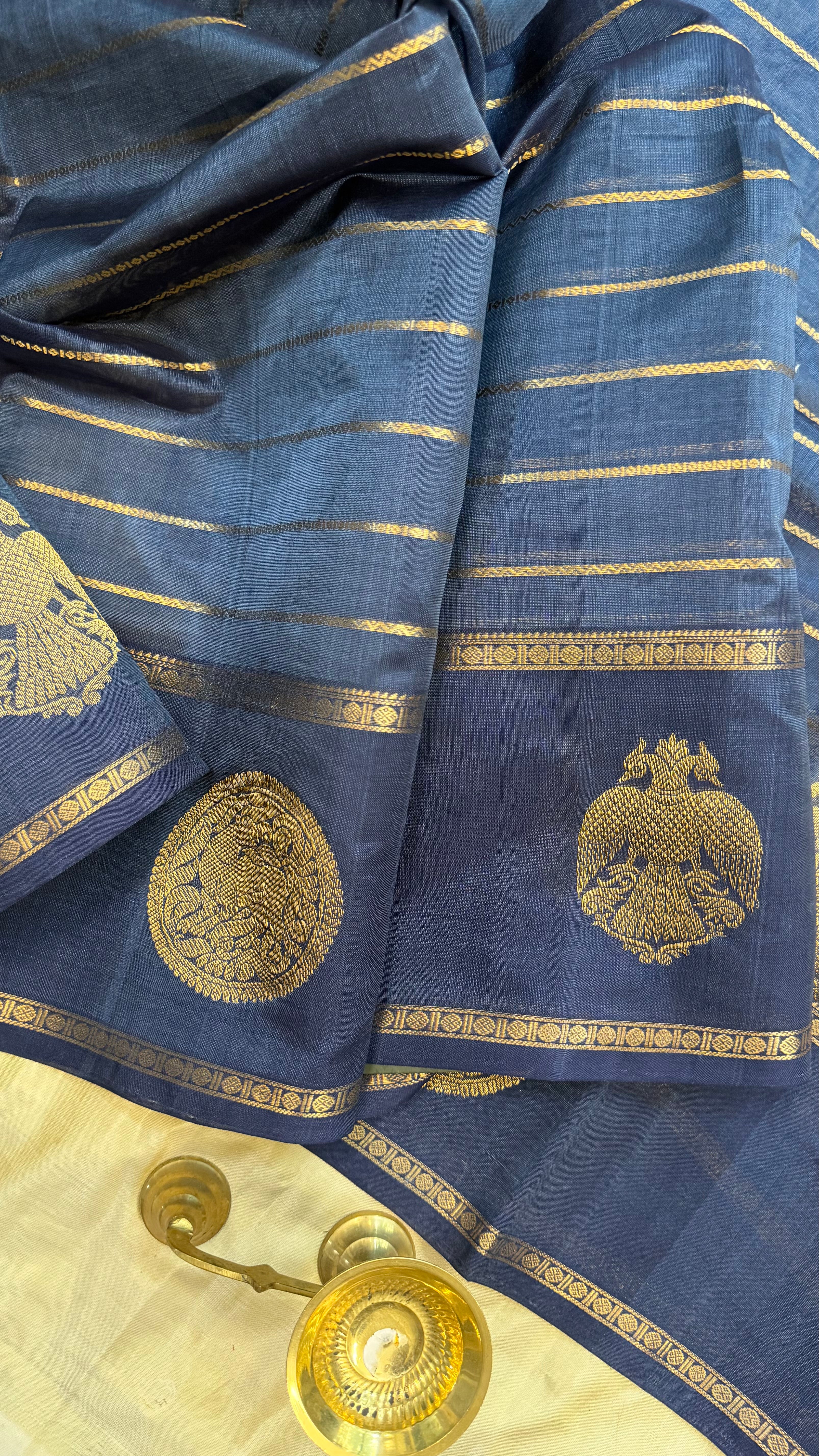 Grey veldhari border butta / Silk Cotton