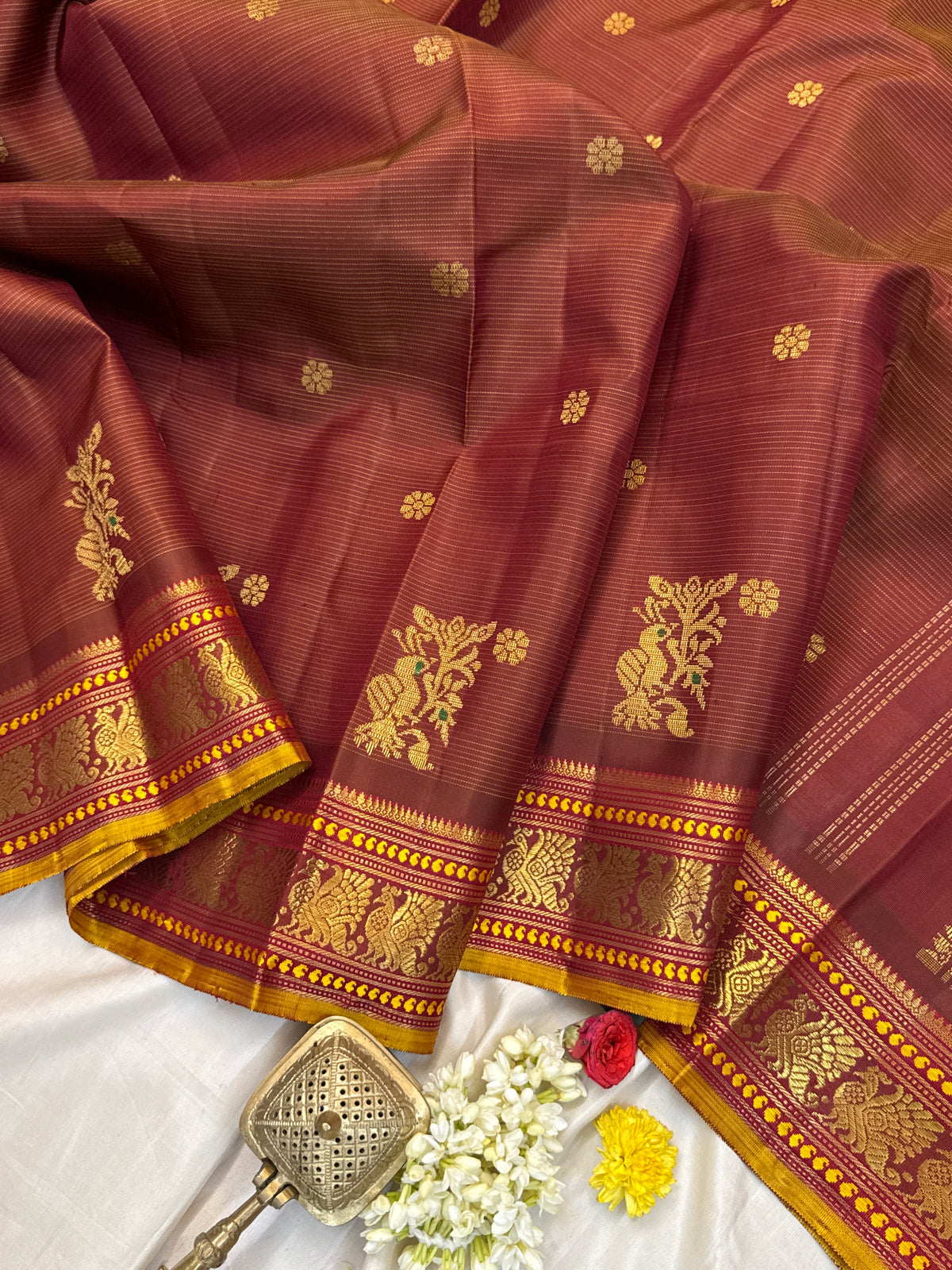Master weaver- oosi bettu butta deep rust adai woven/ Kanjipuram silk