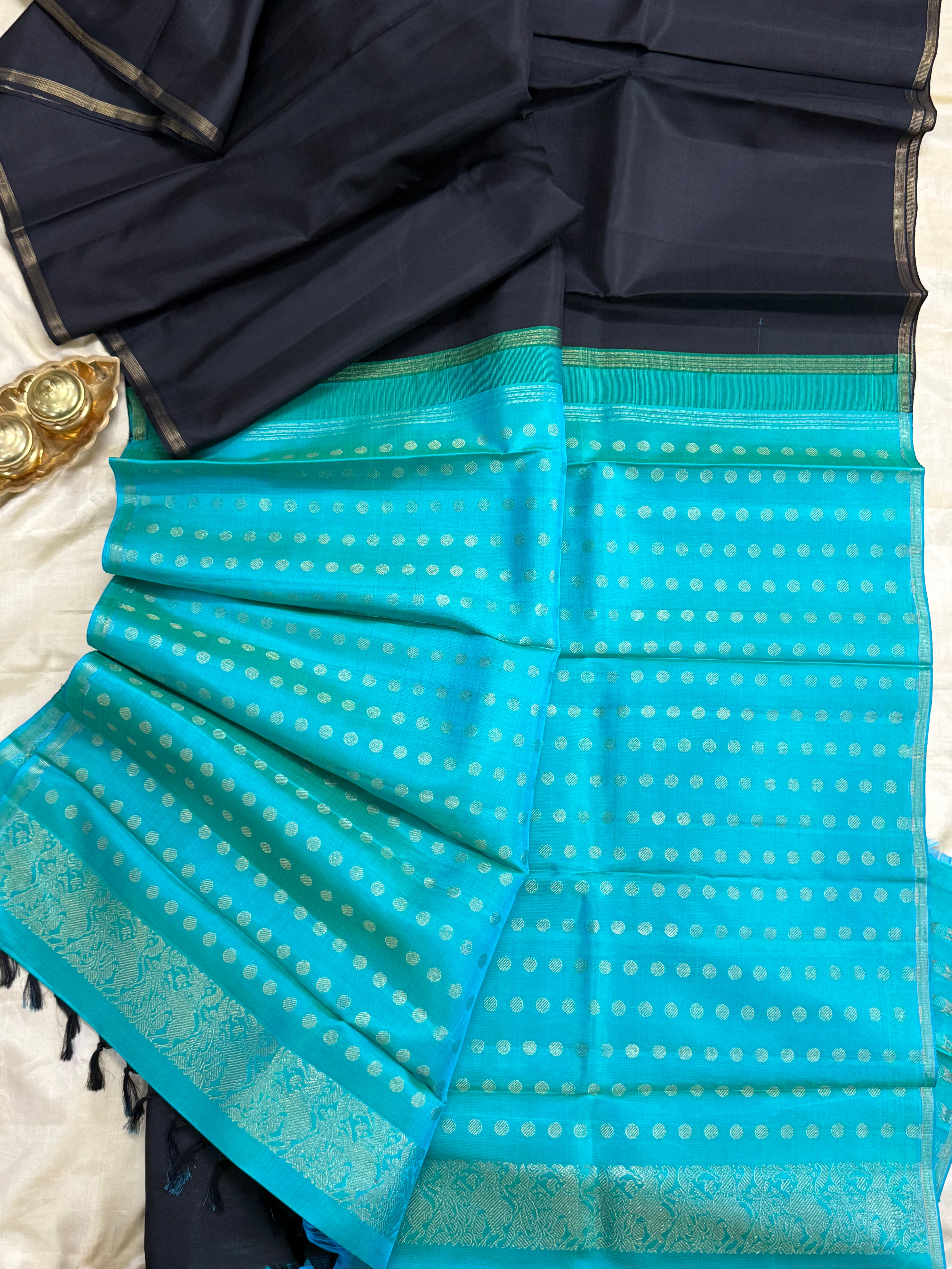 Black and turquoise blue pallu / Kanjipuram silk CL2349