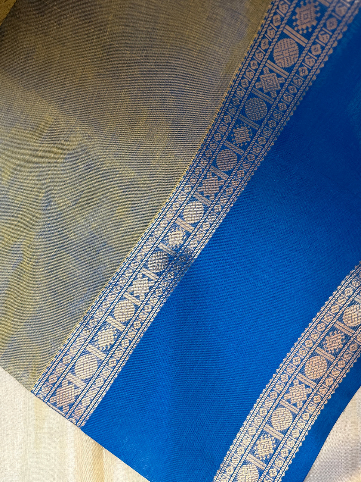 Silk cotton unusual colour and kili Butta / clsa 12372