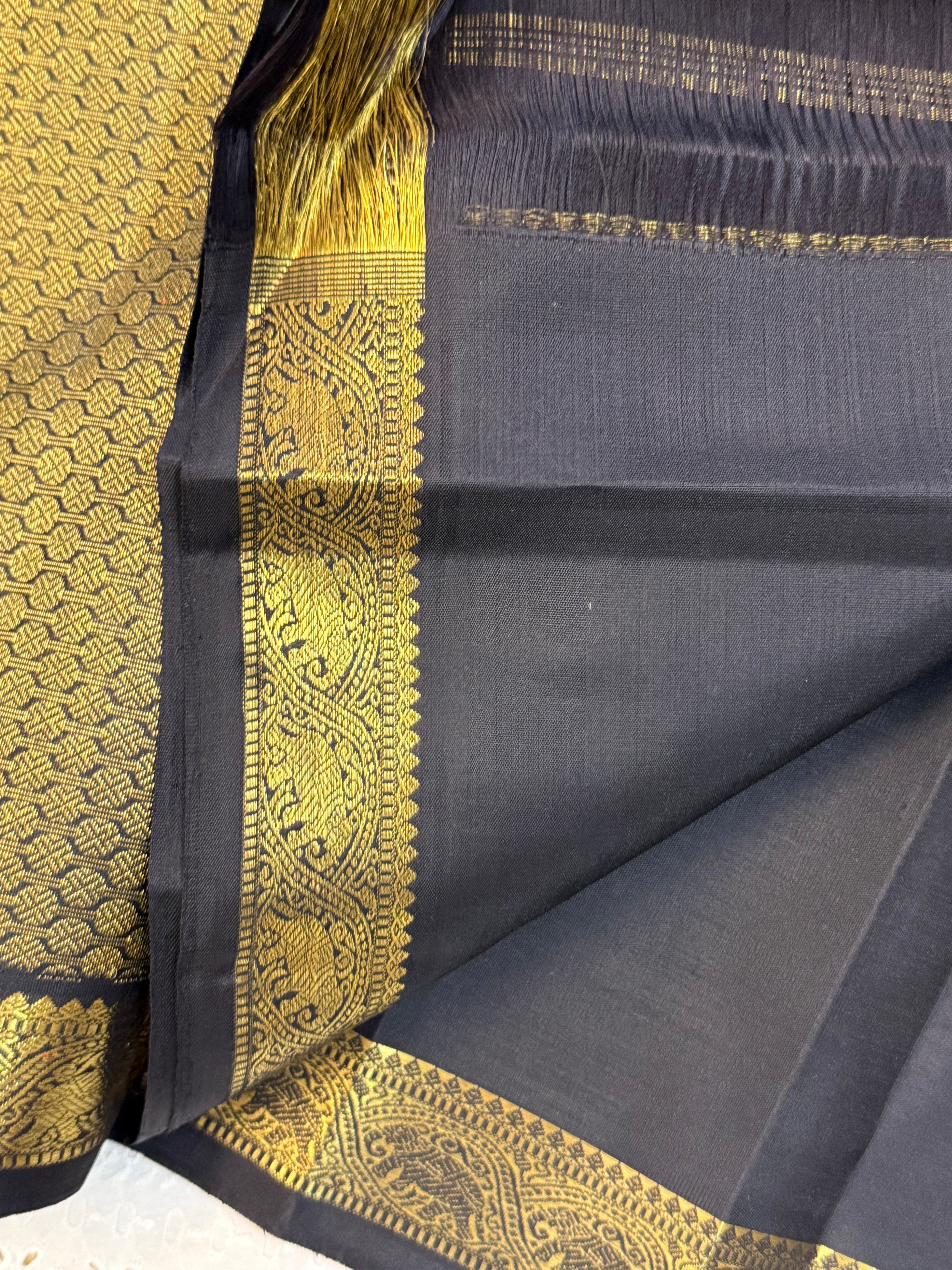 Black small border  / Kanjipuram silk