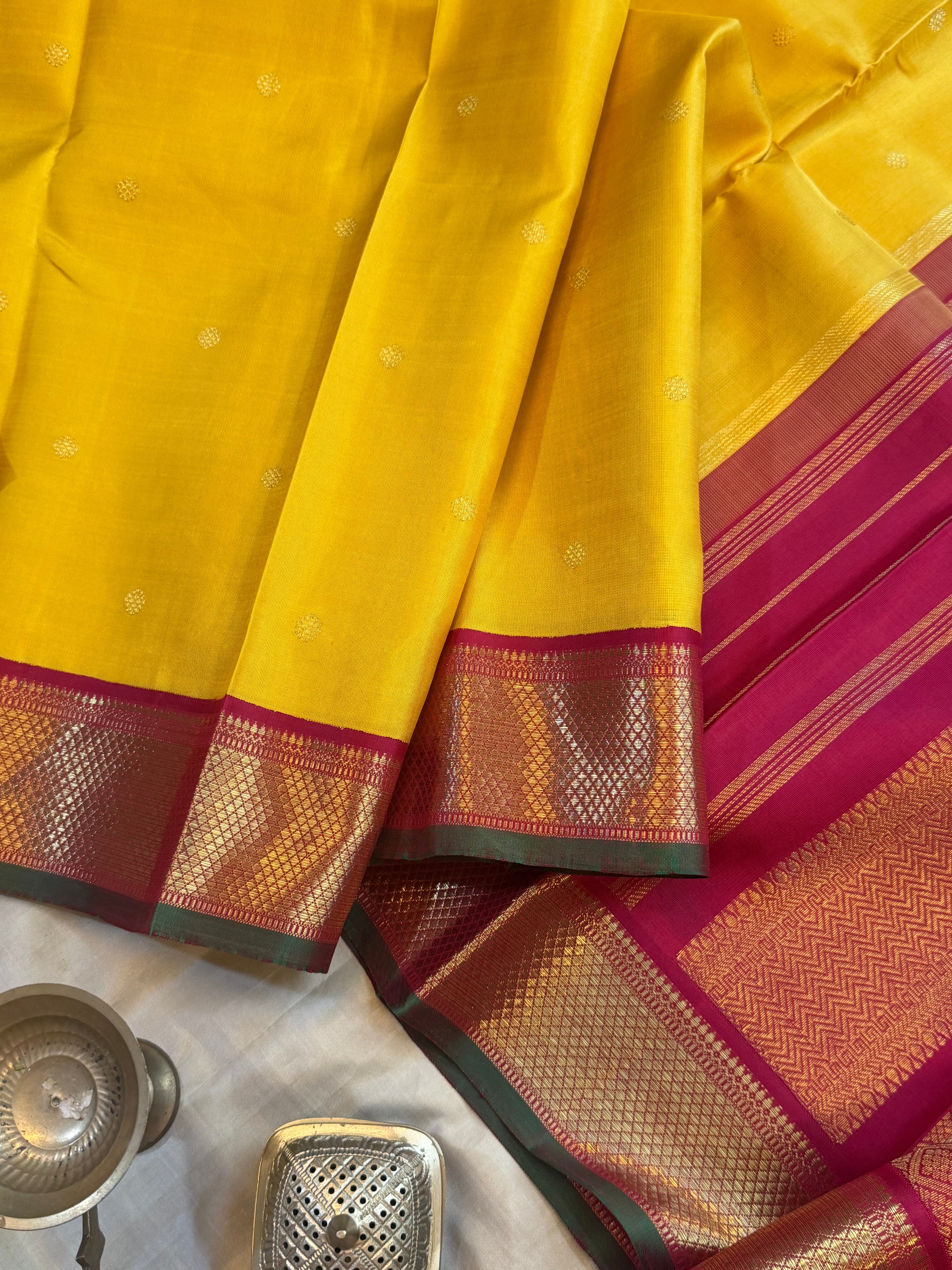 Mustard yellow Korvai. / Kanjipuram silk