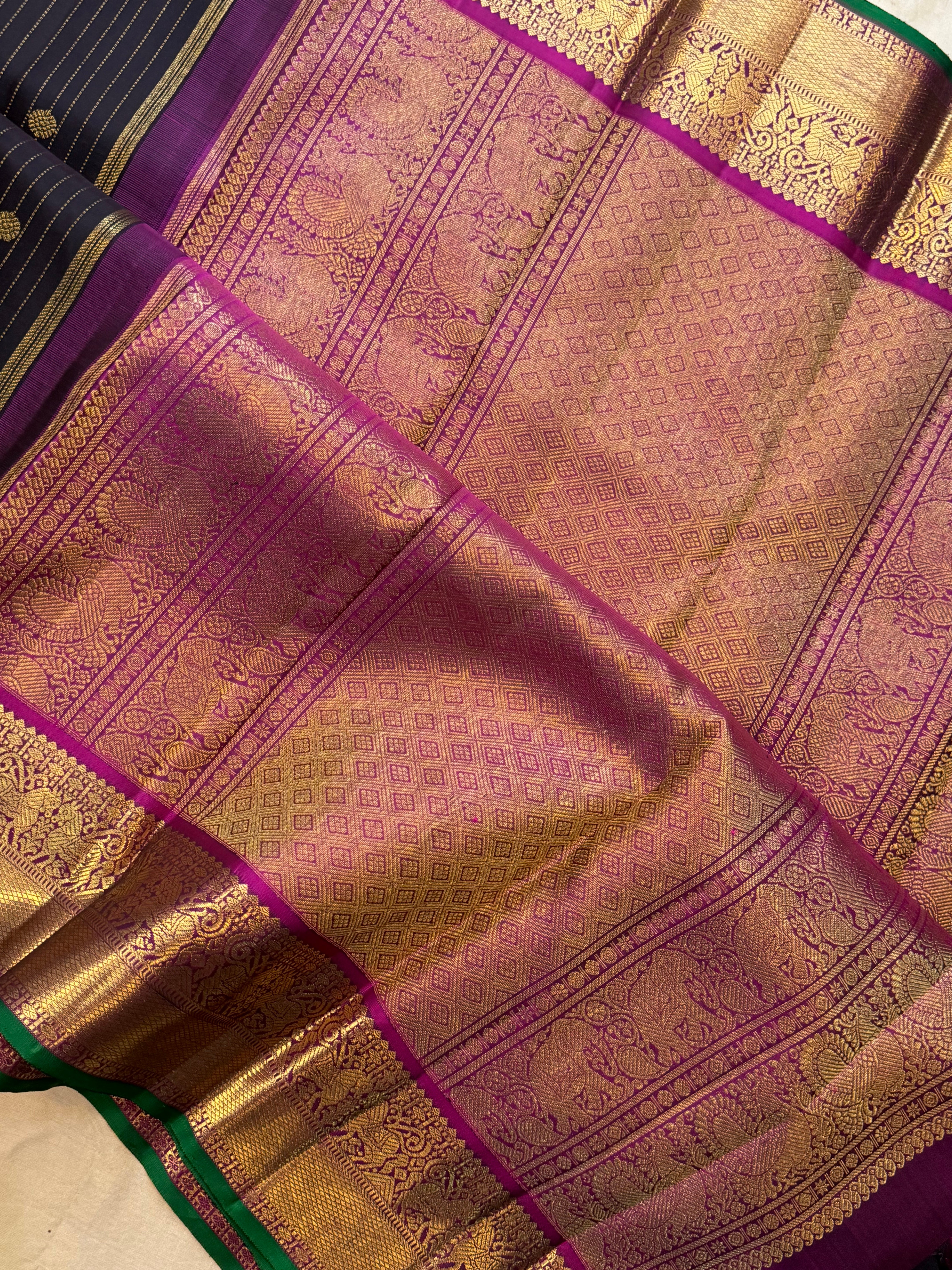 Kanchana oosivanam Butta  / pure Kanjipuram silk