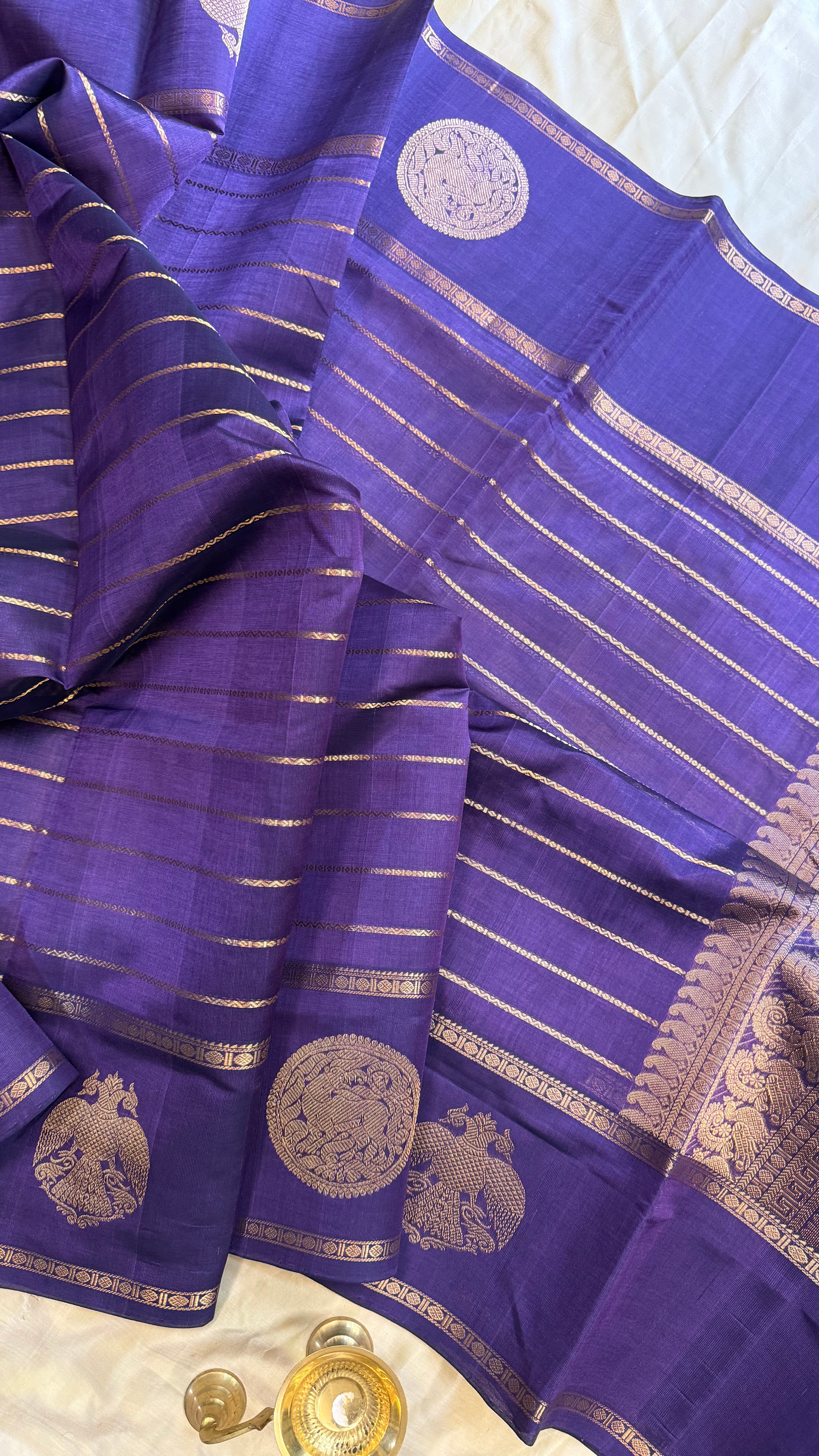 Deep purple veldhari and border butta / Silk Cotton