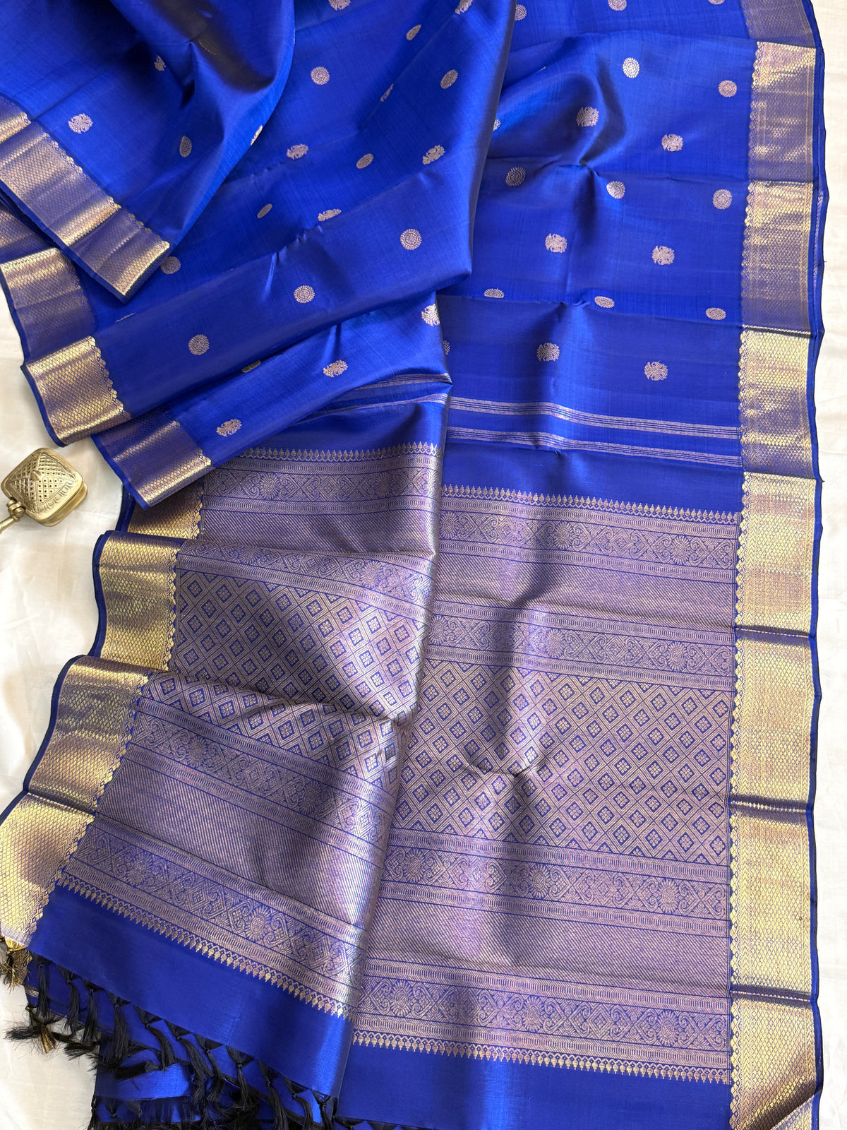 Blue - Day 3 Navarthri colour pure Zari Kanjipuram silk / getti border and Butta clsa 11748