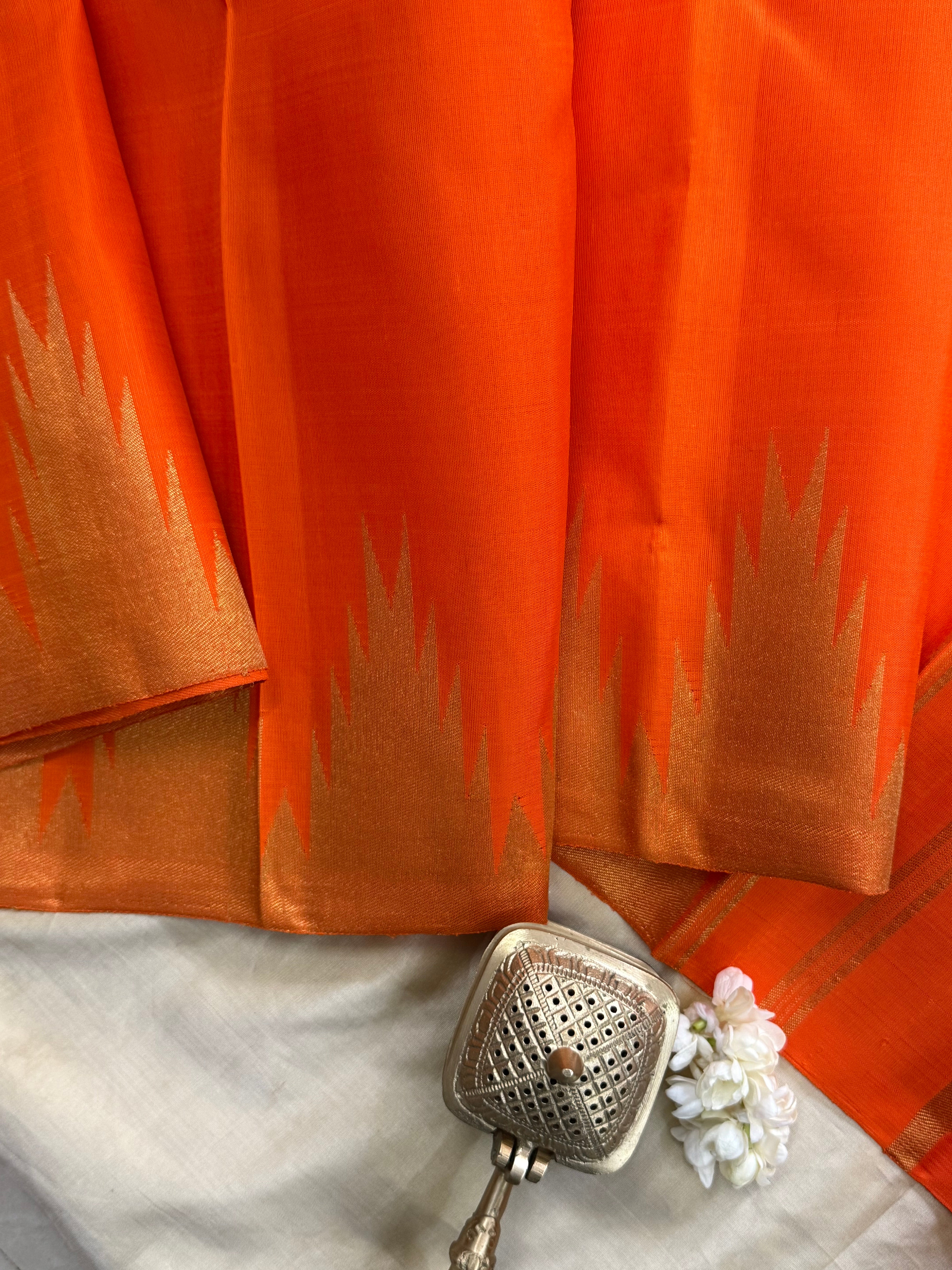 Orange 8 kol temple border/ Kanjipuram silk CLSA9162