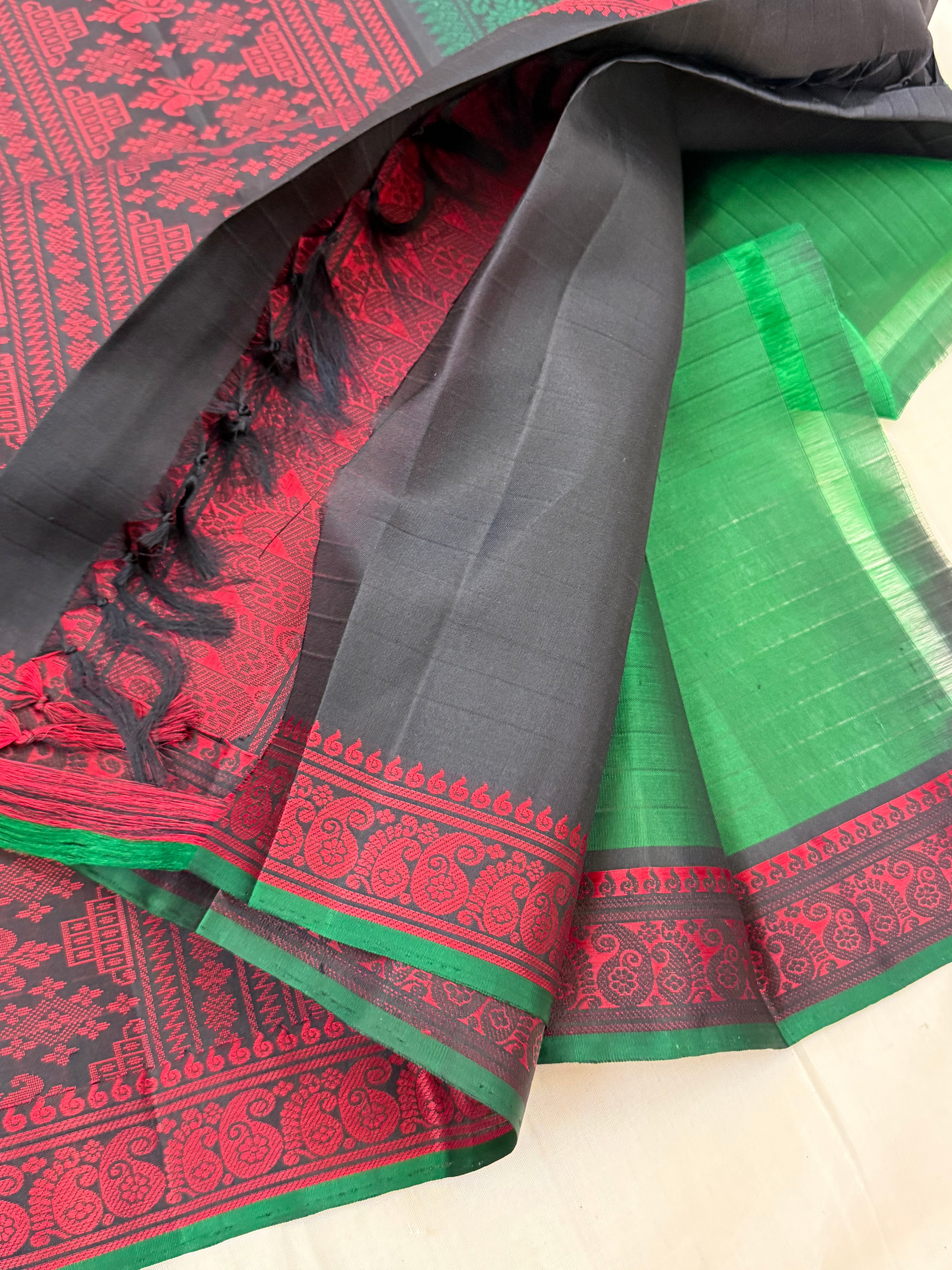Green annam pet / Varnangal thread work  CLSA 11281