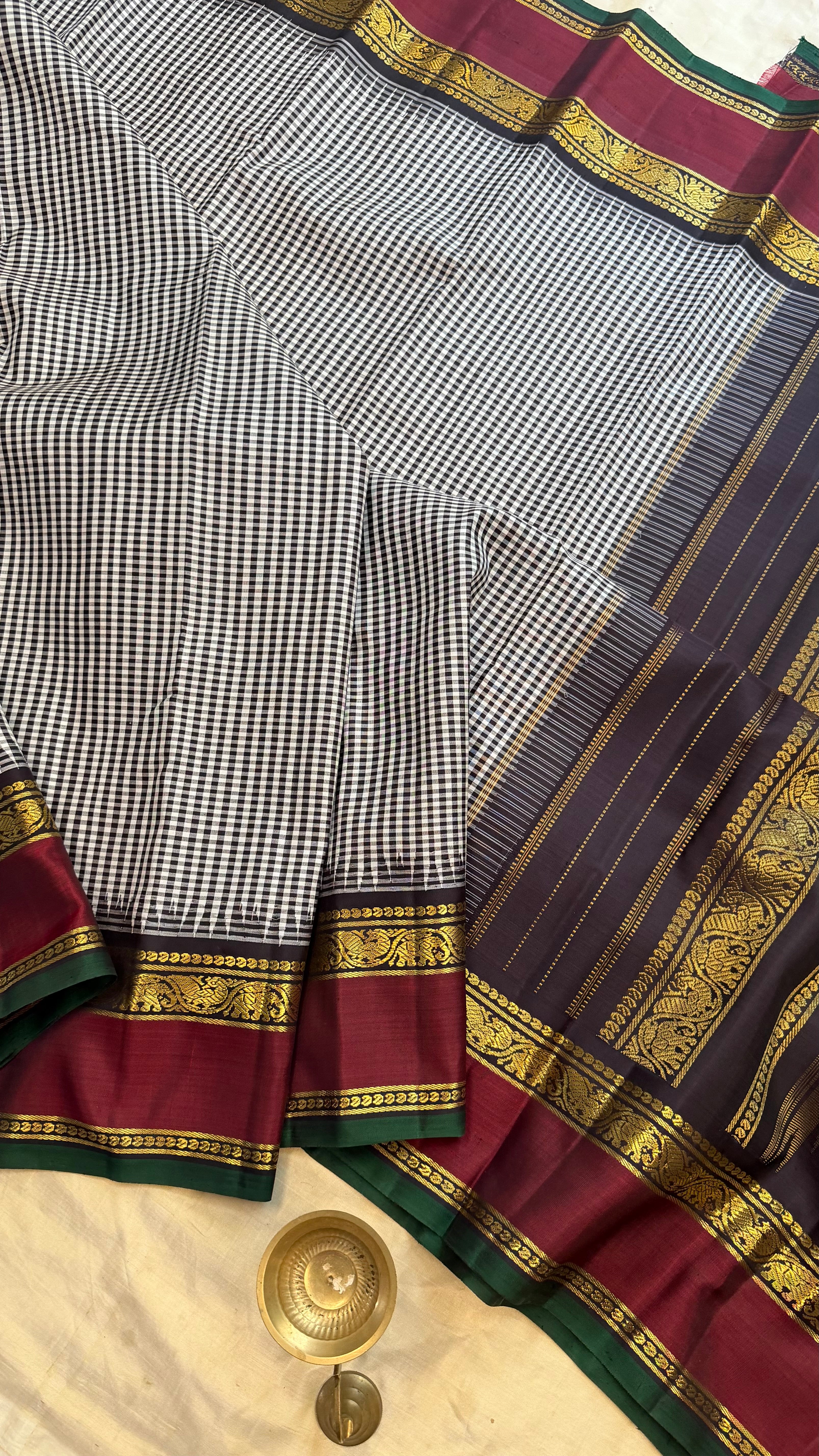 Black and white podi Kattam Korvai   / Kanjipuram silk