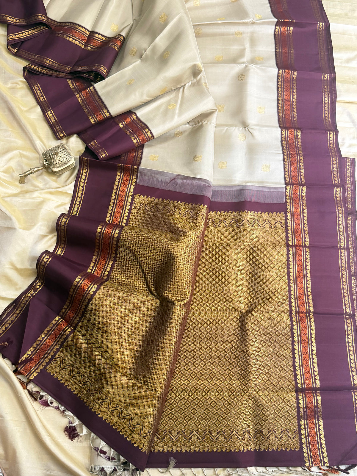 Beige  Korvai  / Arani silk