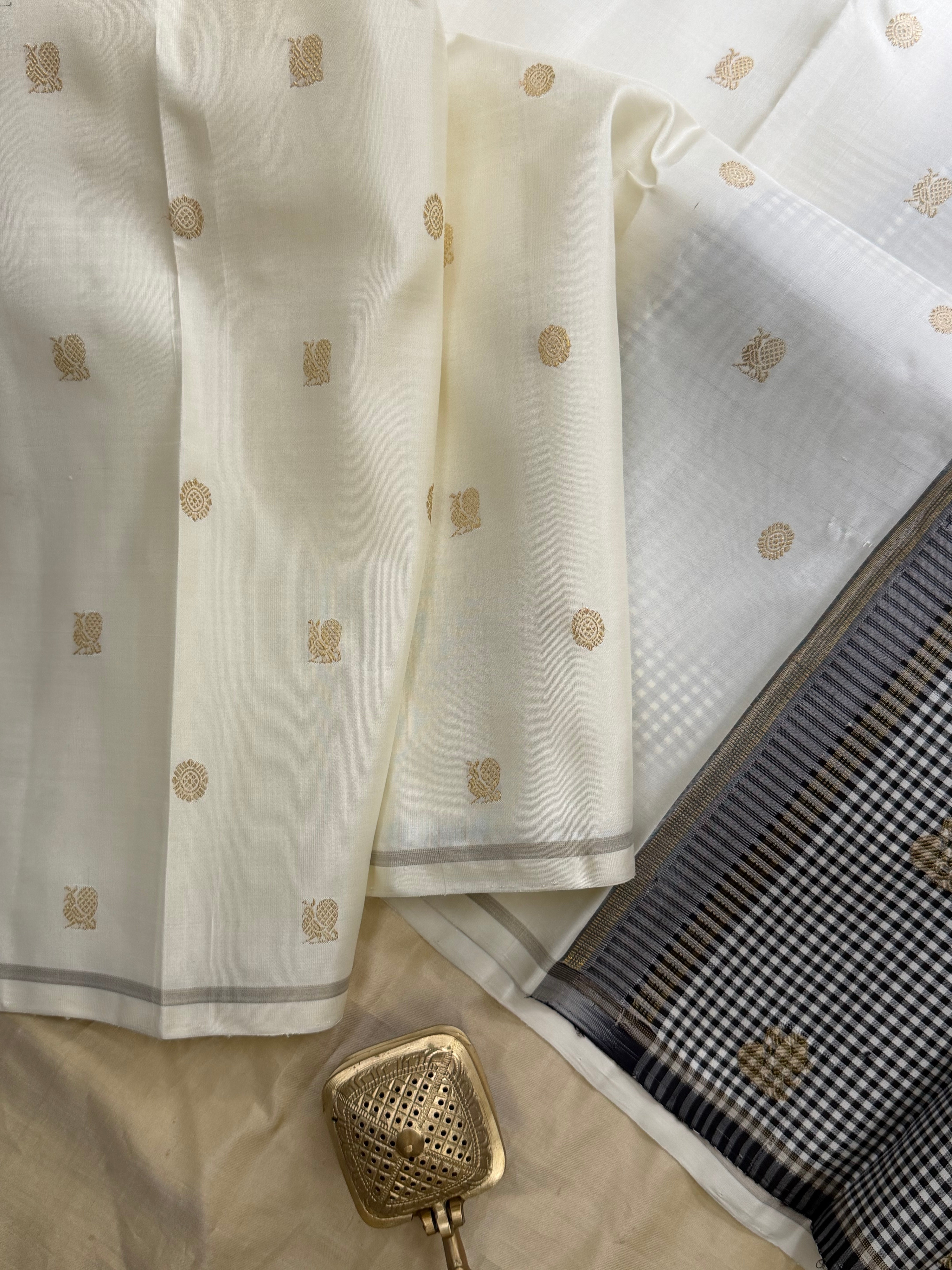 Off white Annam chakram Butta     / Budget friendly Kanjipuram silk sarees