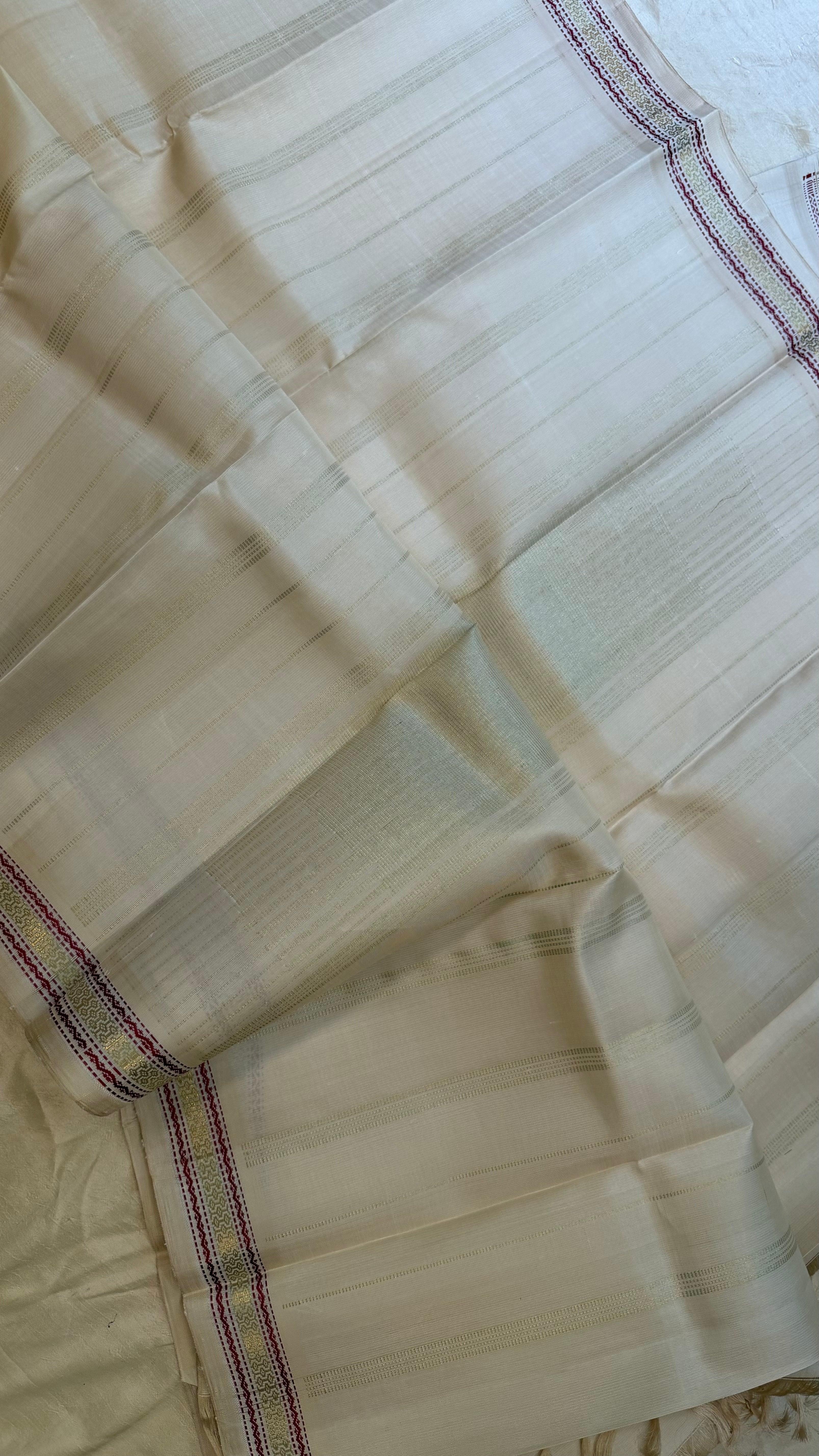 Venpattu series veshti border saree  / Kanjipuram silk.