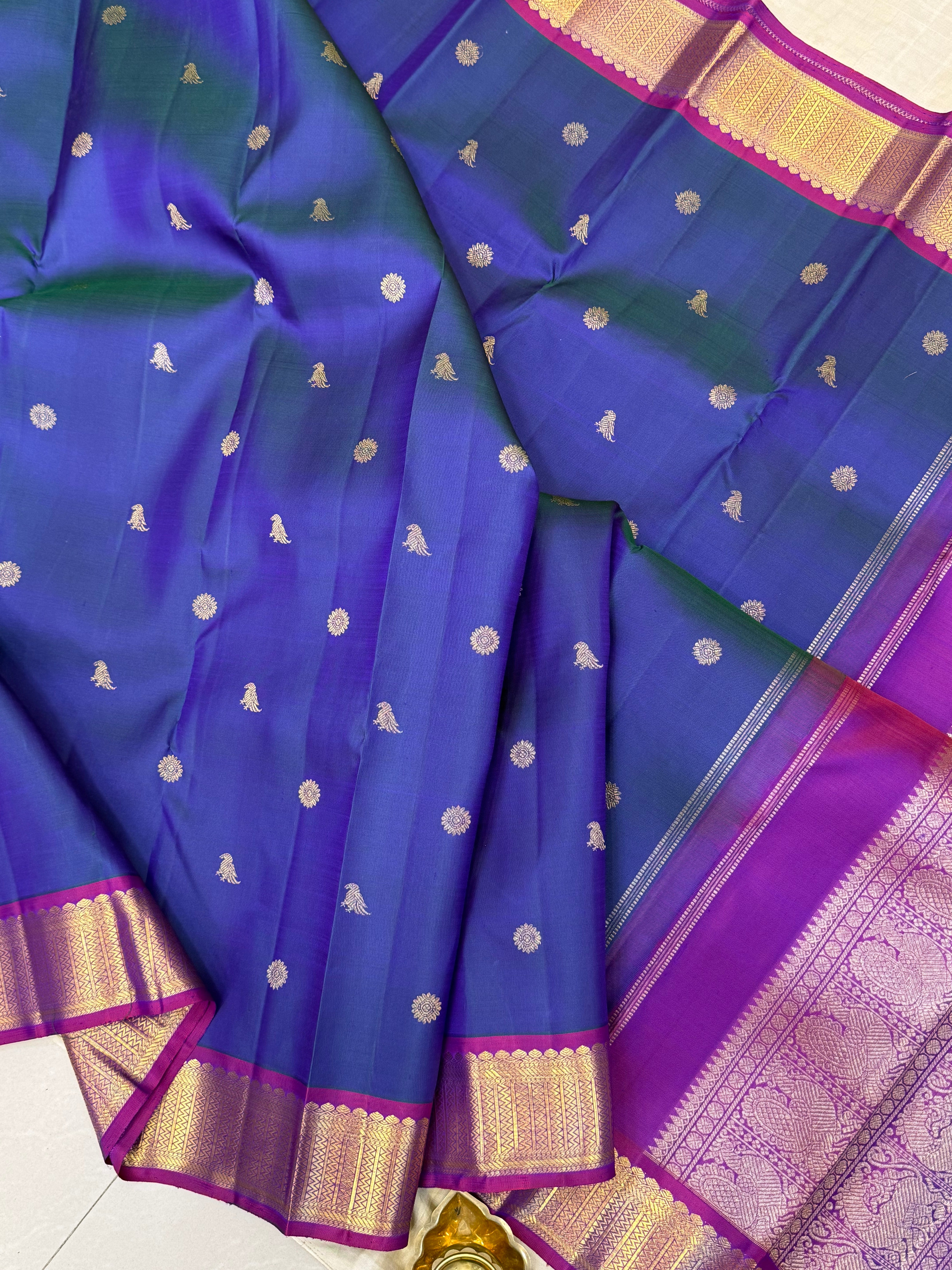 Kalyani : mayilkazhuthu vangi pet / kanjipuram silk