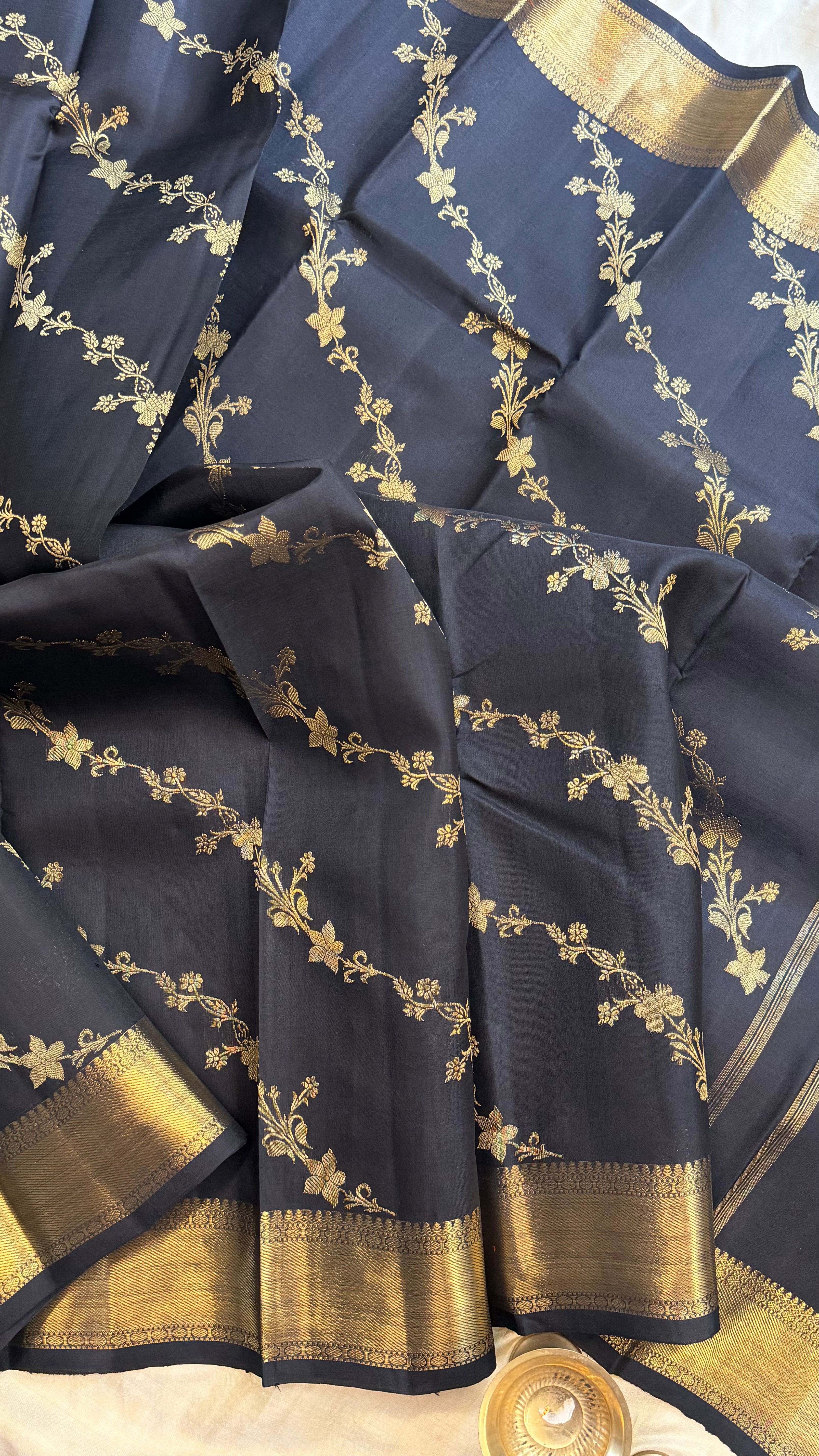 Black Kodi Kanjipuram / Kanjipuram silk