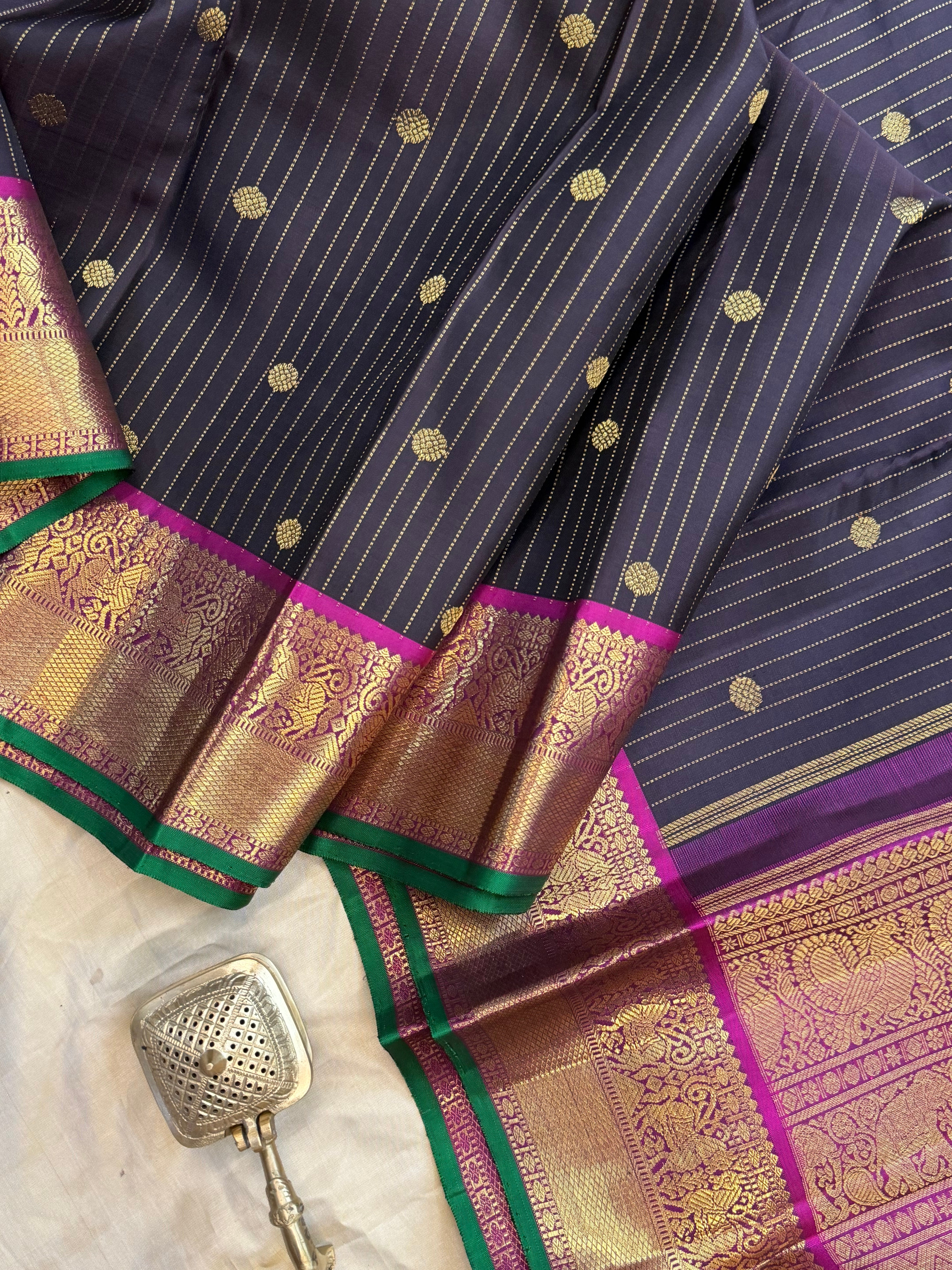 Kanchana oosivanam Butta  / pure Kanjipuram silk