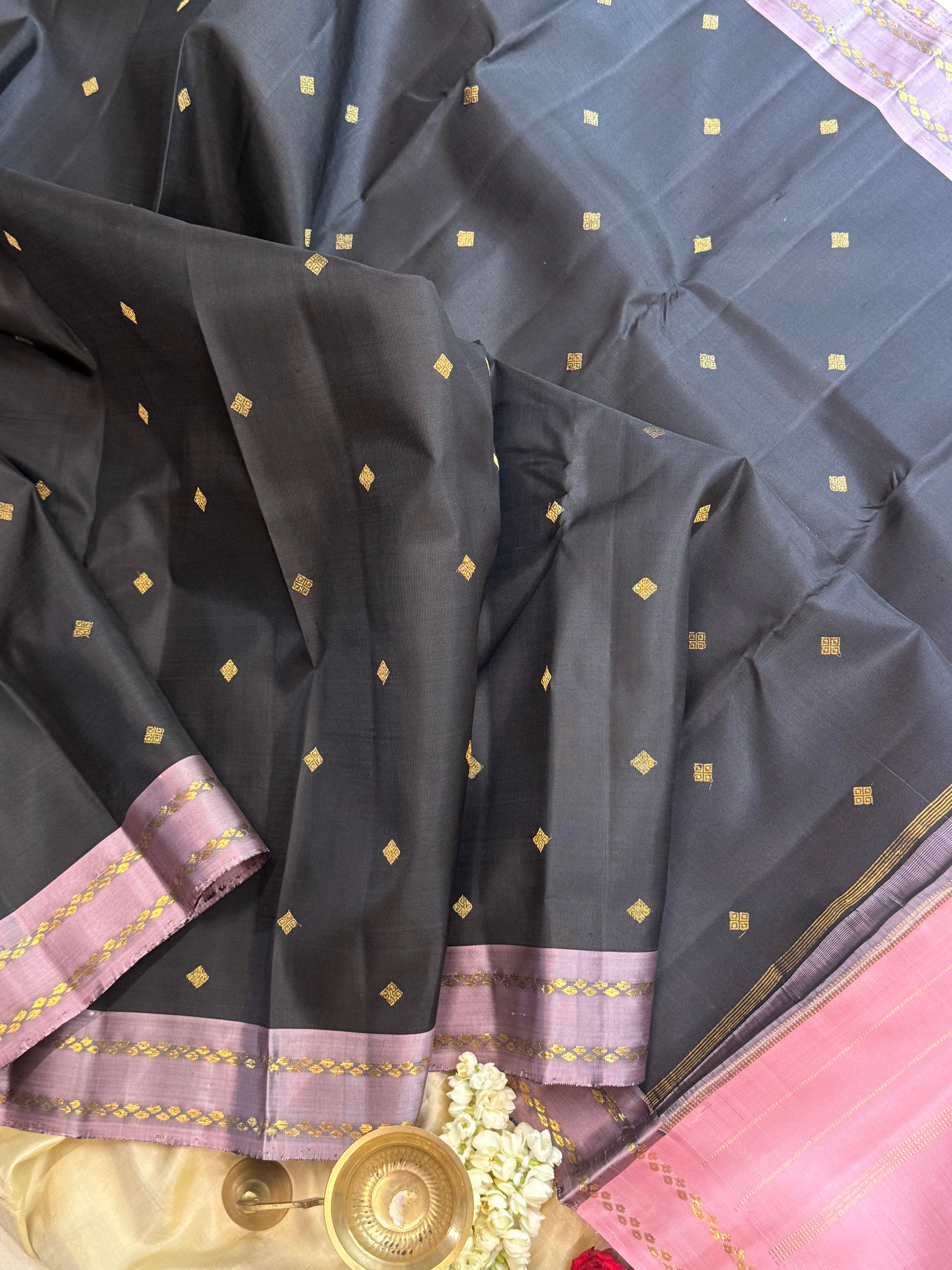 Black and pink / Kanjipuram silk