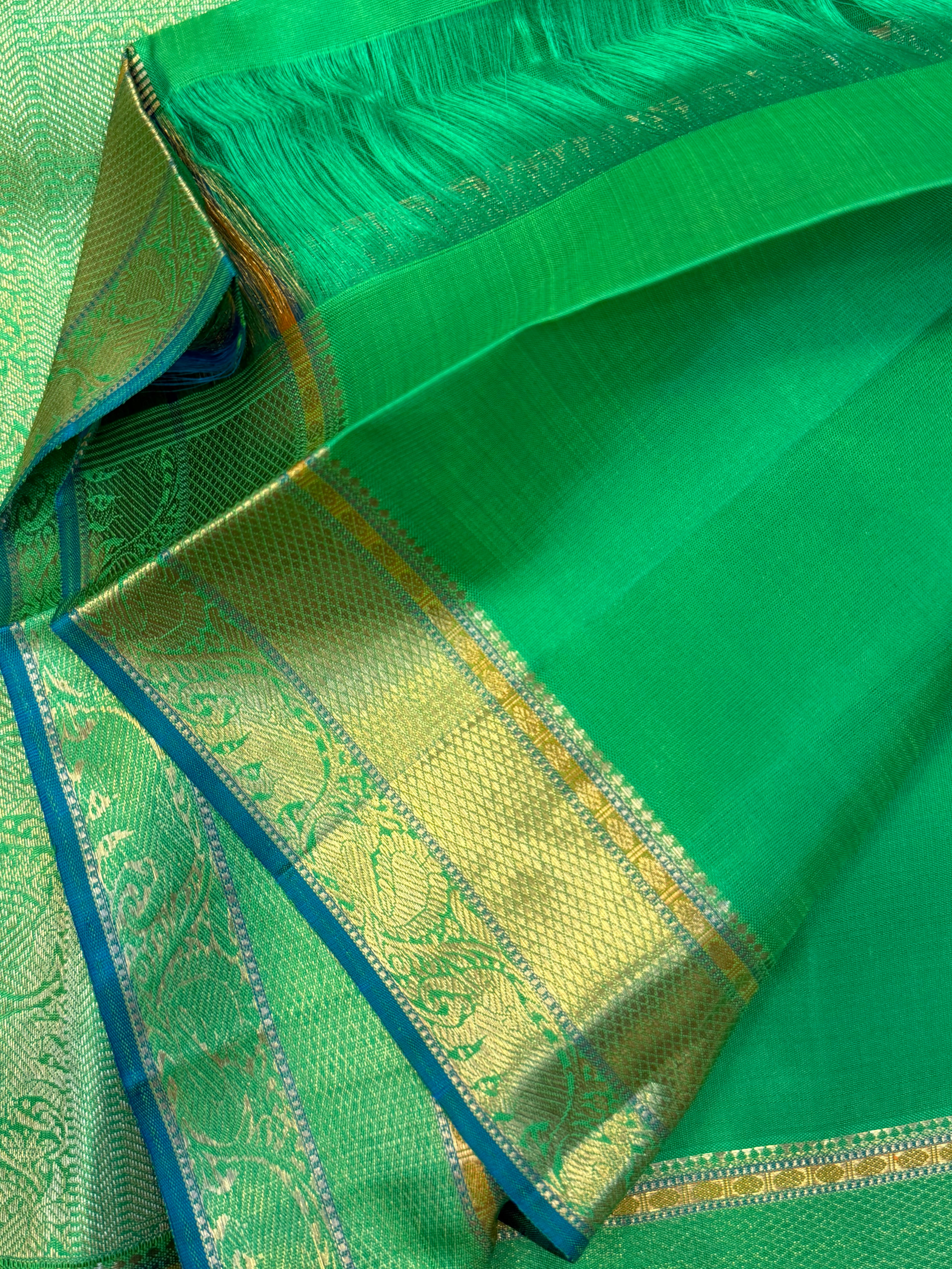 Kalyani : parrot green Kodi pet  / kanjipuram silk
