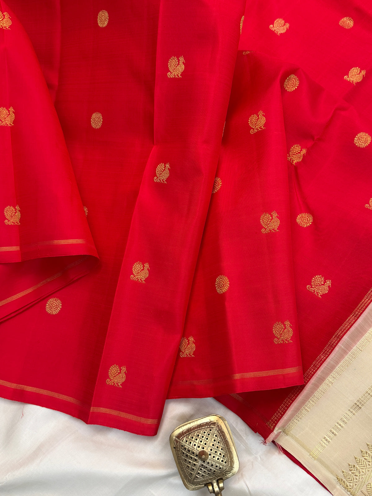Navarathri - Day 4 Red Colour pure Zari butta border less/Kanjipuram silk sree Clsa 10854