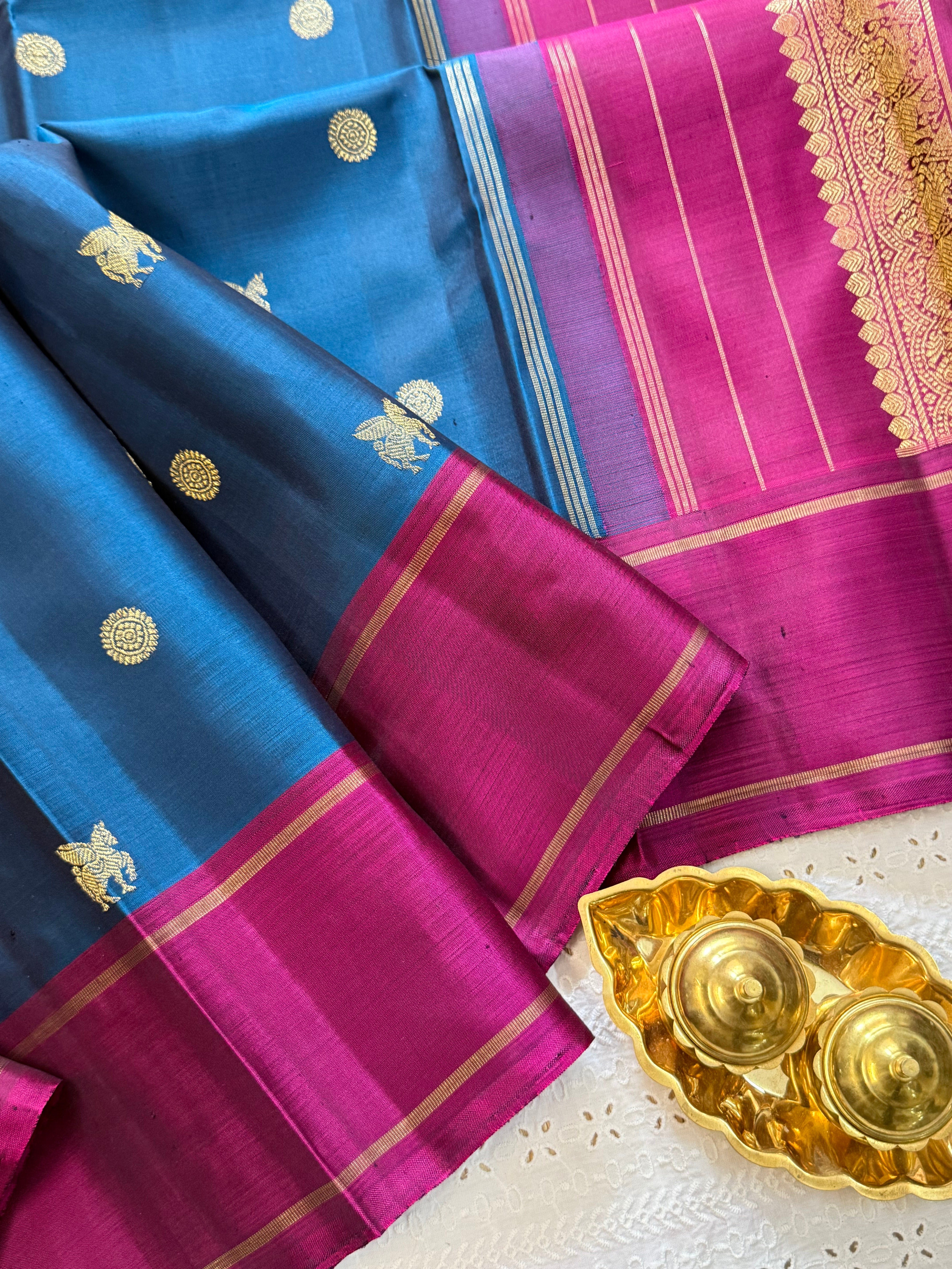 Peacock blue yazhi and chakram butta / Kanjipuram silk