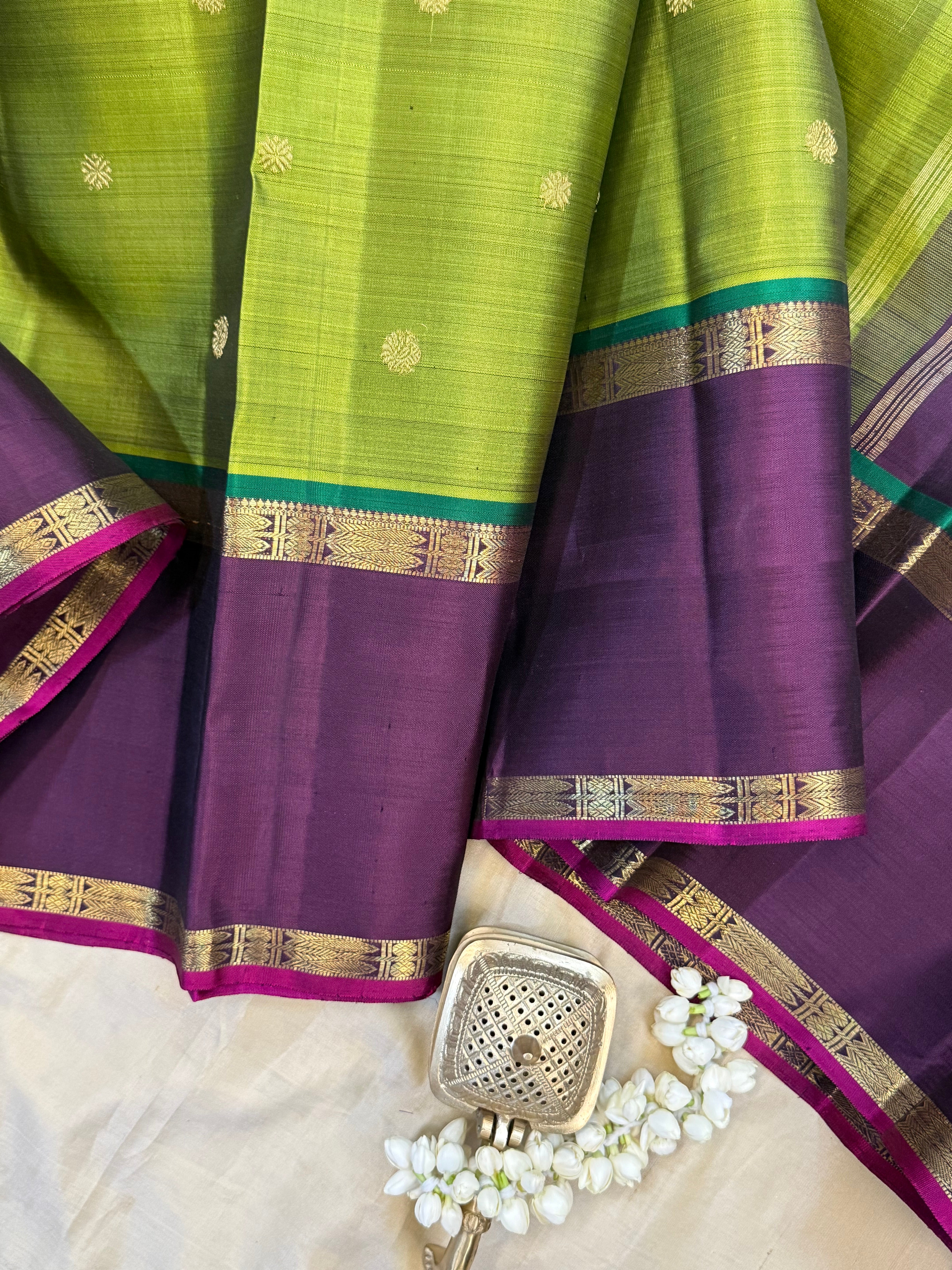 Mehandi green and deep purple fish rettapet border / Kanjipuram silk CL9997