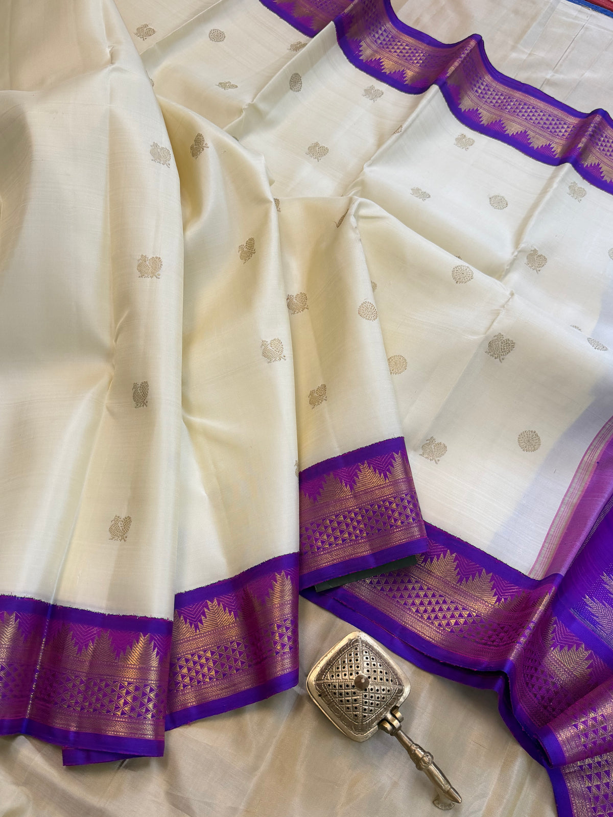 Off white Kai Korvai / pure Kanjipuram silk