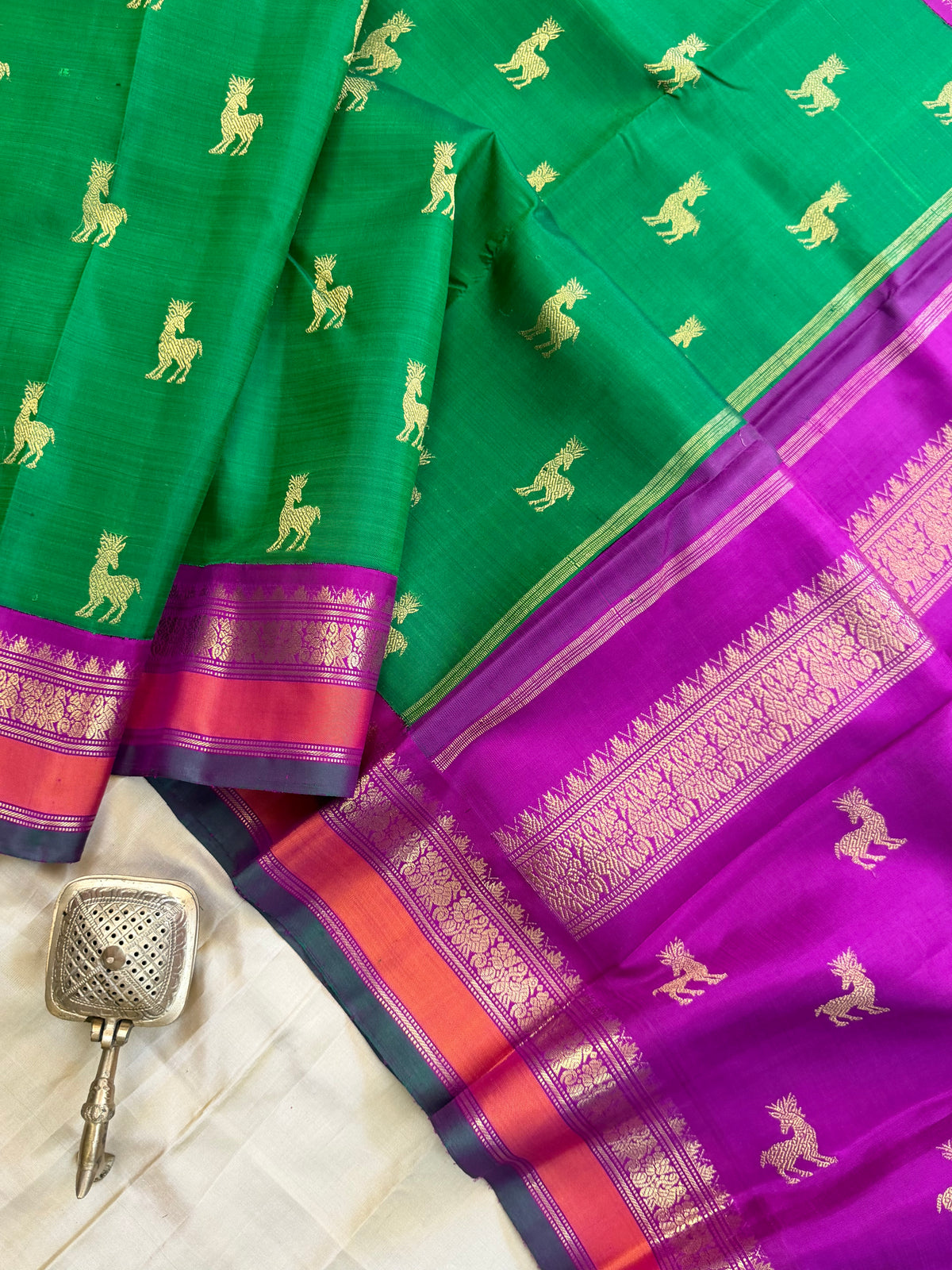 Colours of Navarathri green maan Butta Korvai  / pure Kanjipuram silk