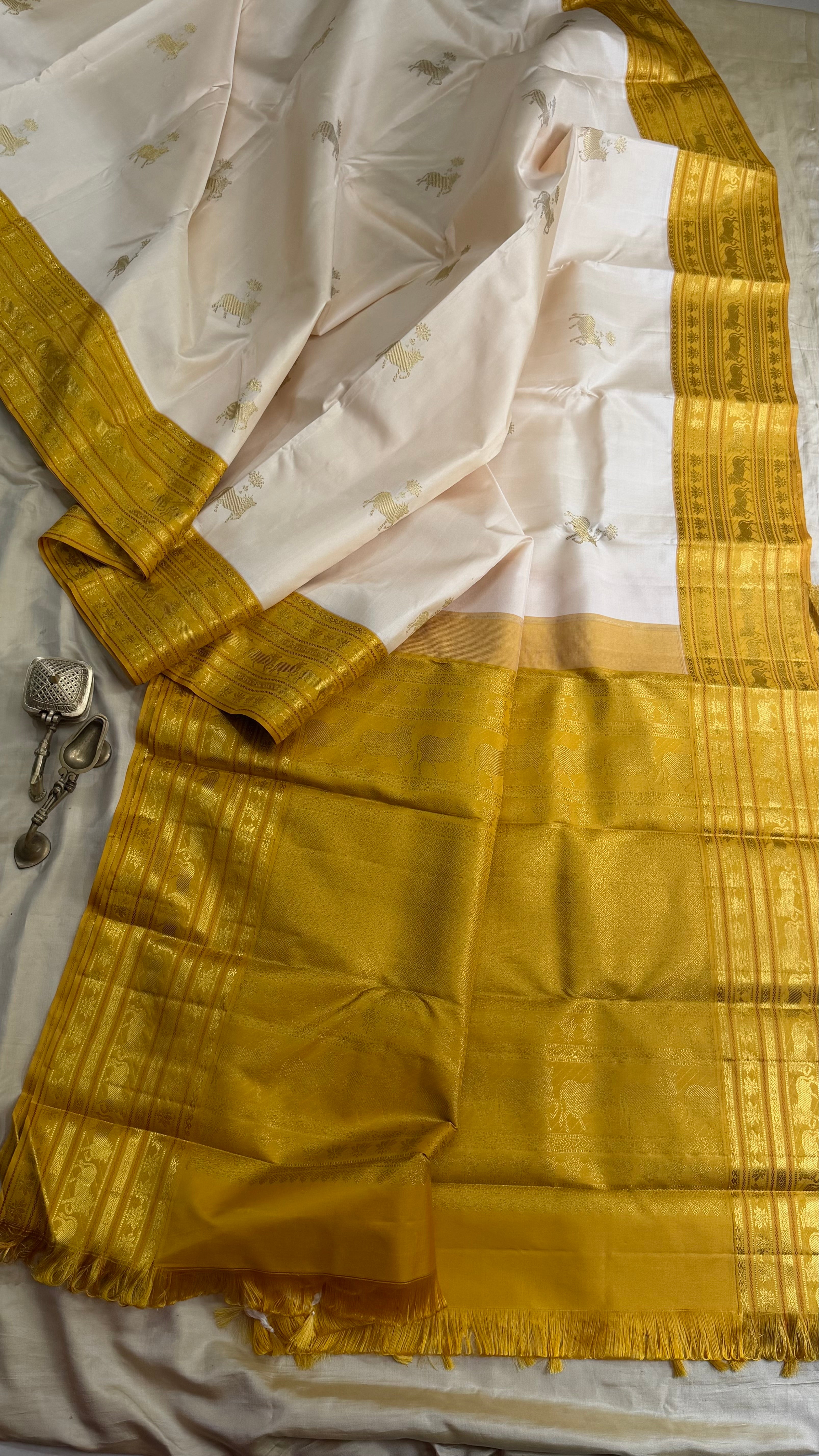 Amoha : cream with yellow  Korvai   Kanjipuram silk 9094CL