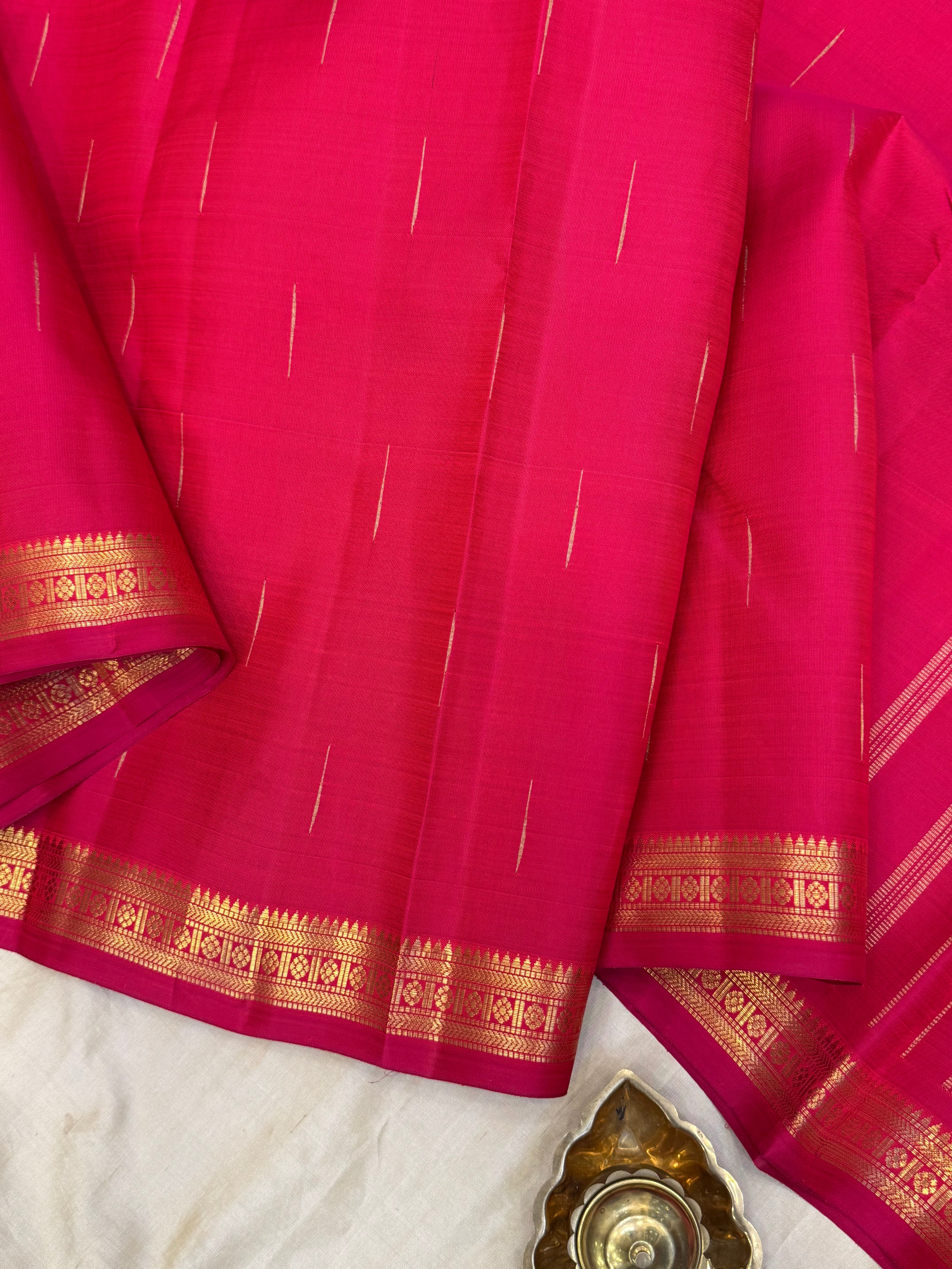 Kalyani : Double tone pink small border Malli moggu / kanjipuram silk