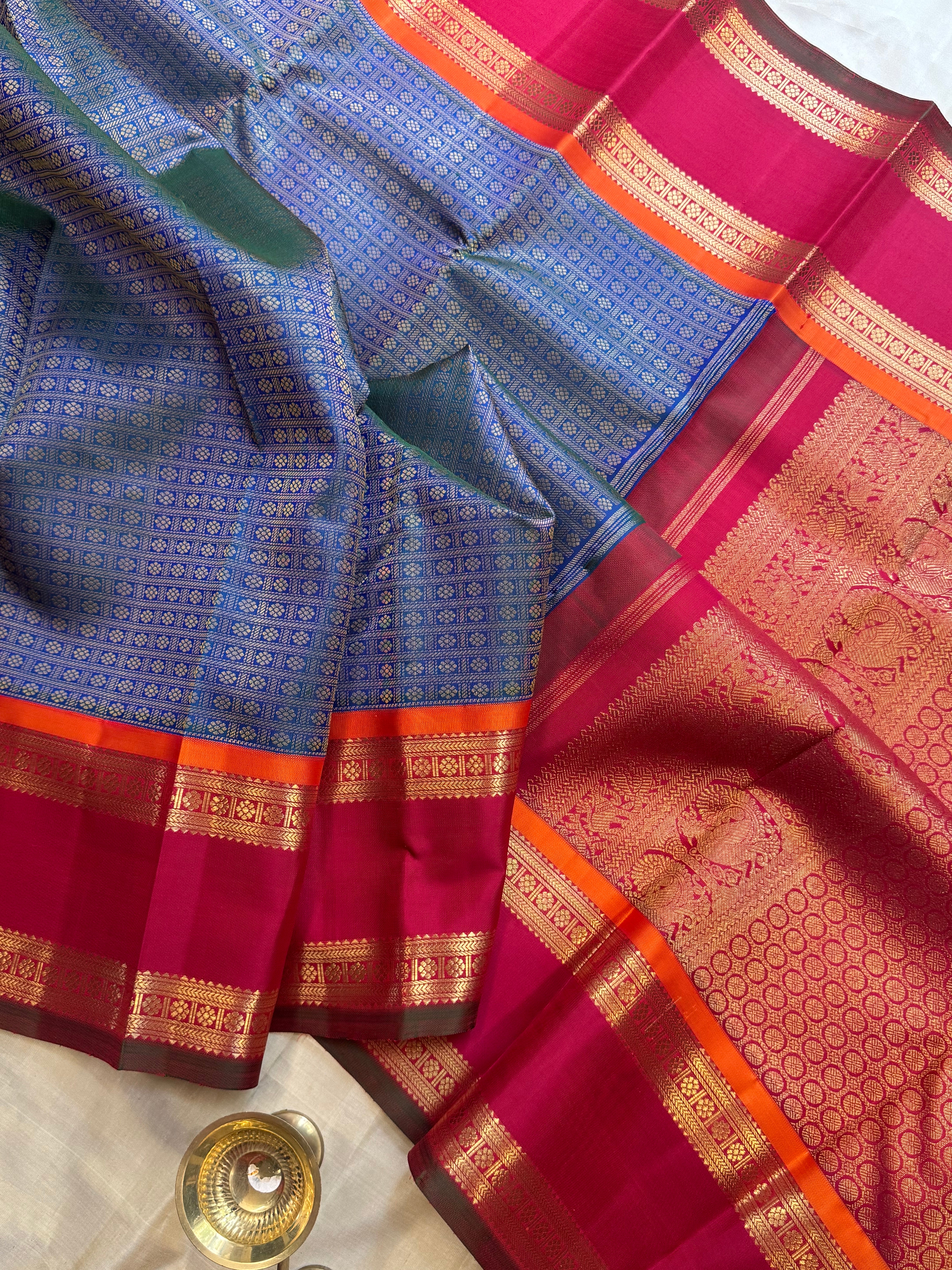 Mayilkazhuthu Laksham Butta korvai : kanjipuram silk