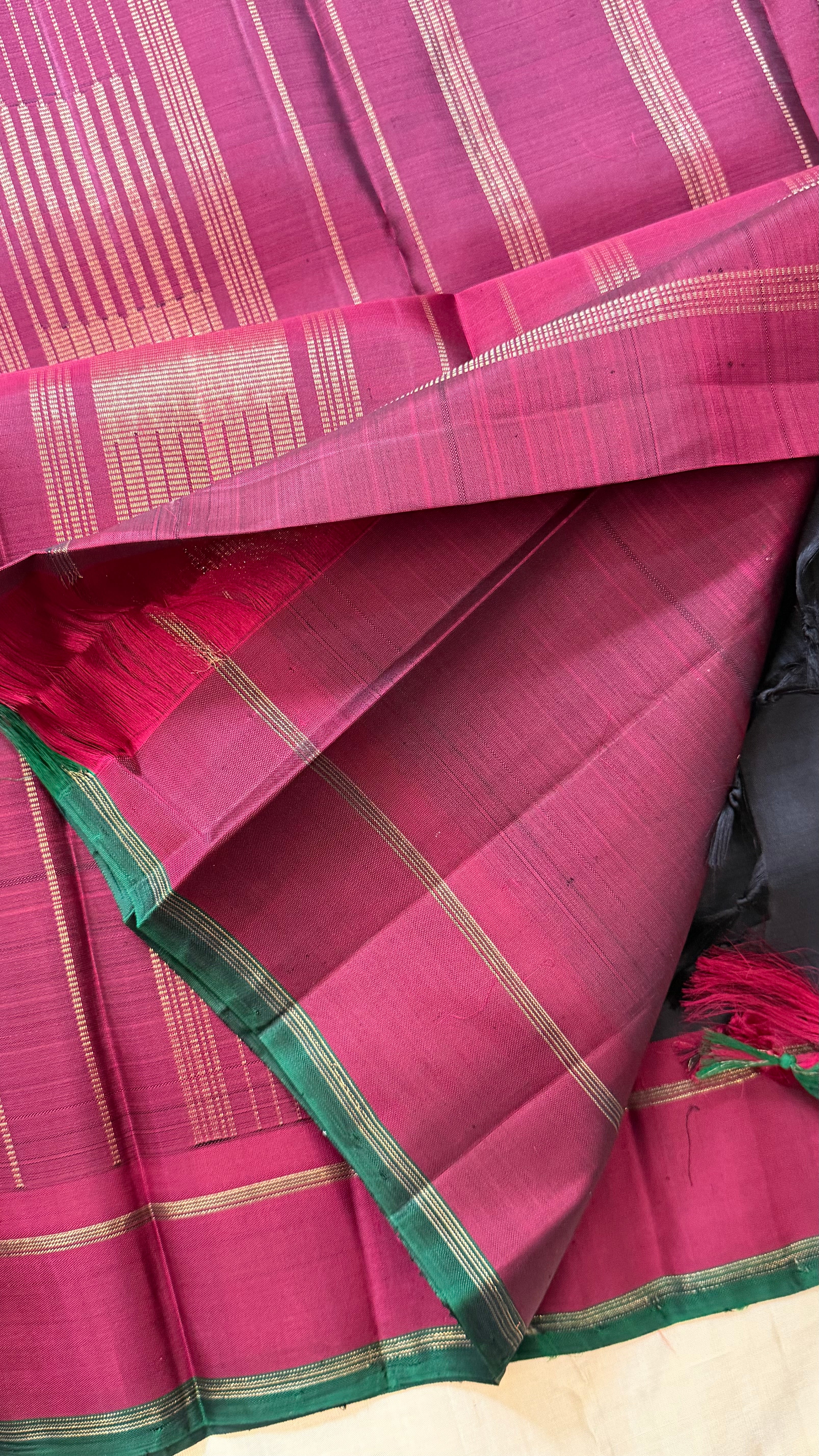 Vizhli: Black malli moggu     / Kanjipuram silk