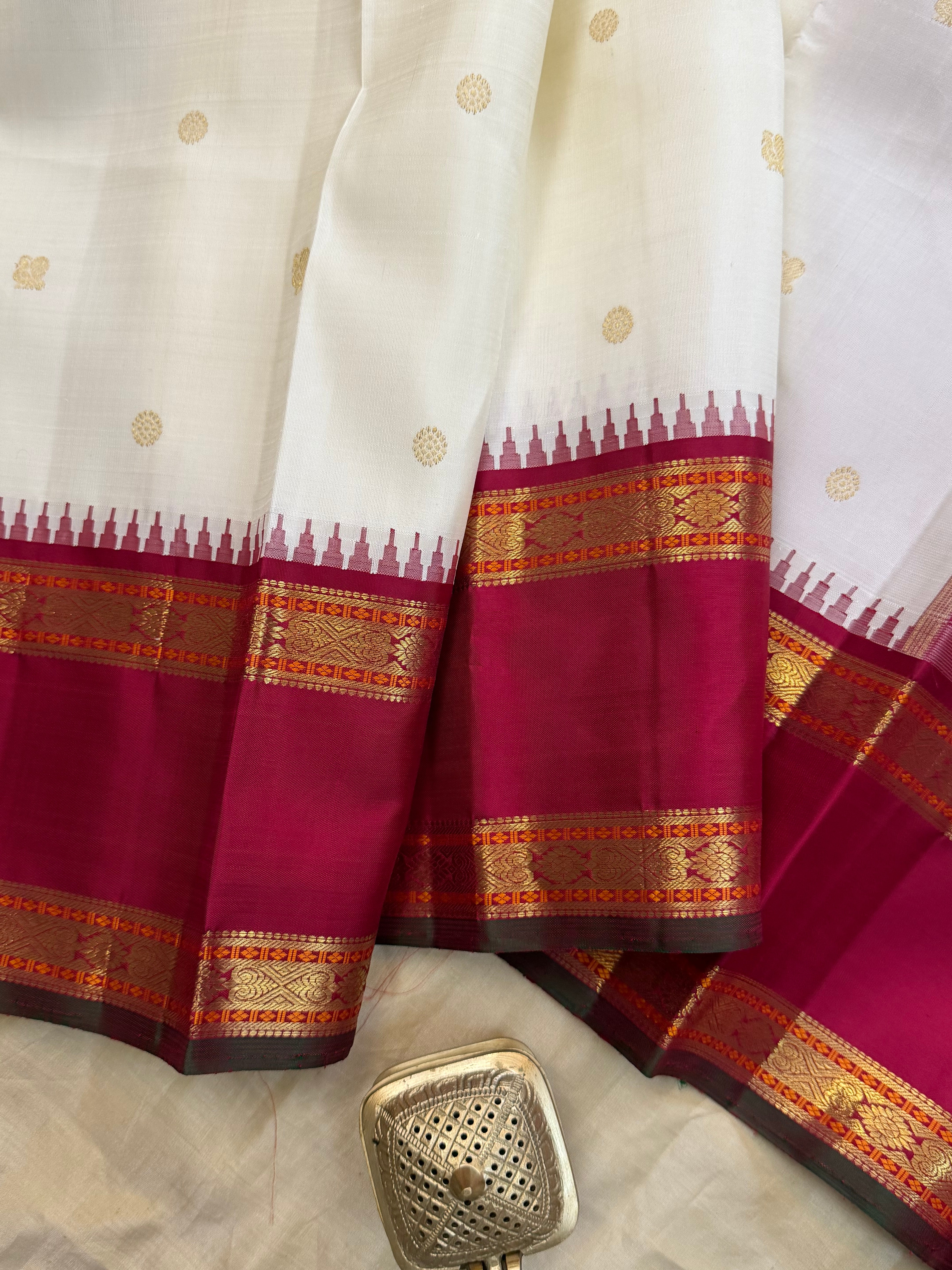 Onam collection:  off white red retta pet Korvai / pure zari Kanjipuram silk