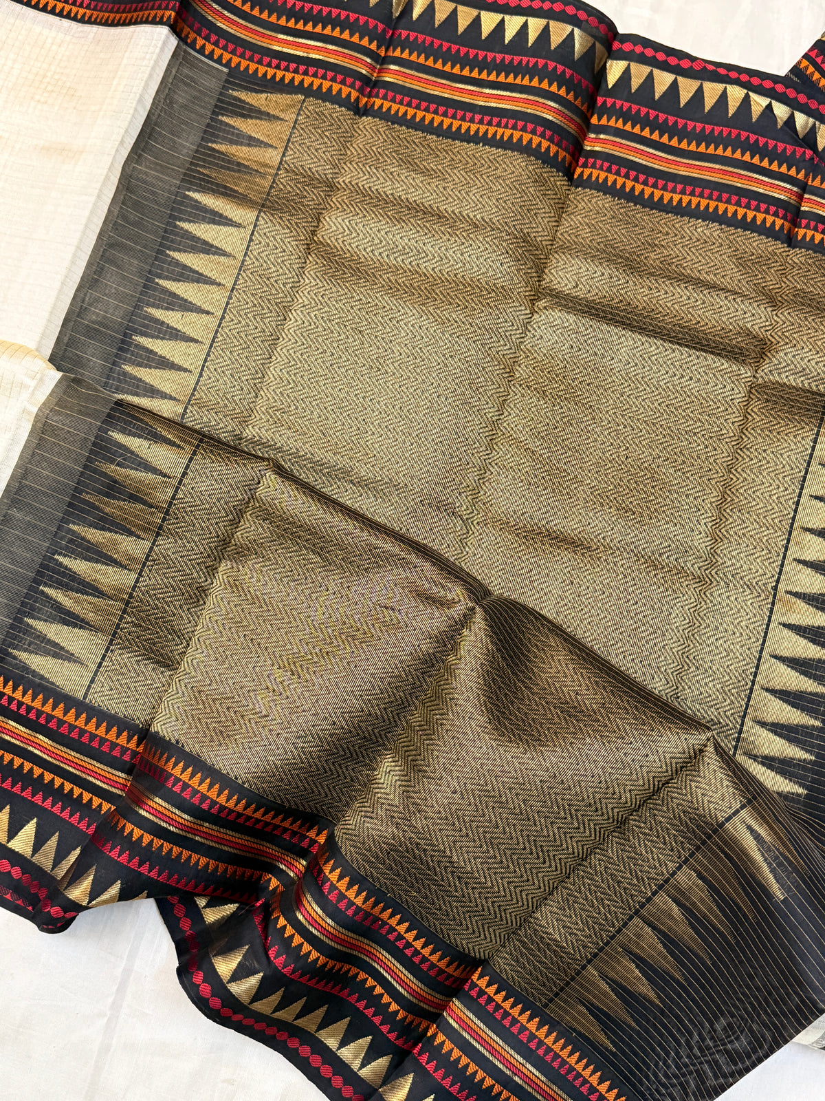 Gadwal silk Cream kattam black Korvai clsa 4093