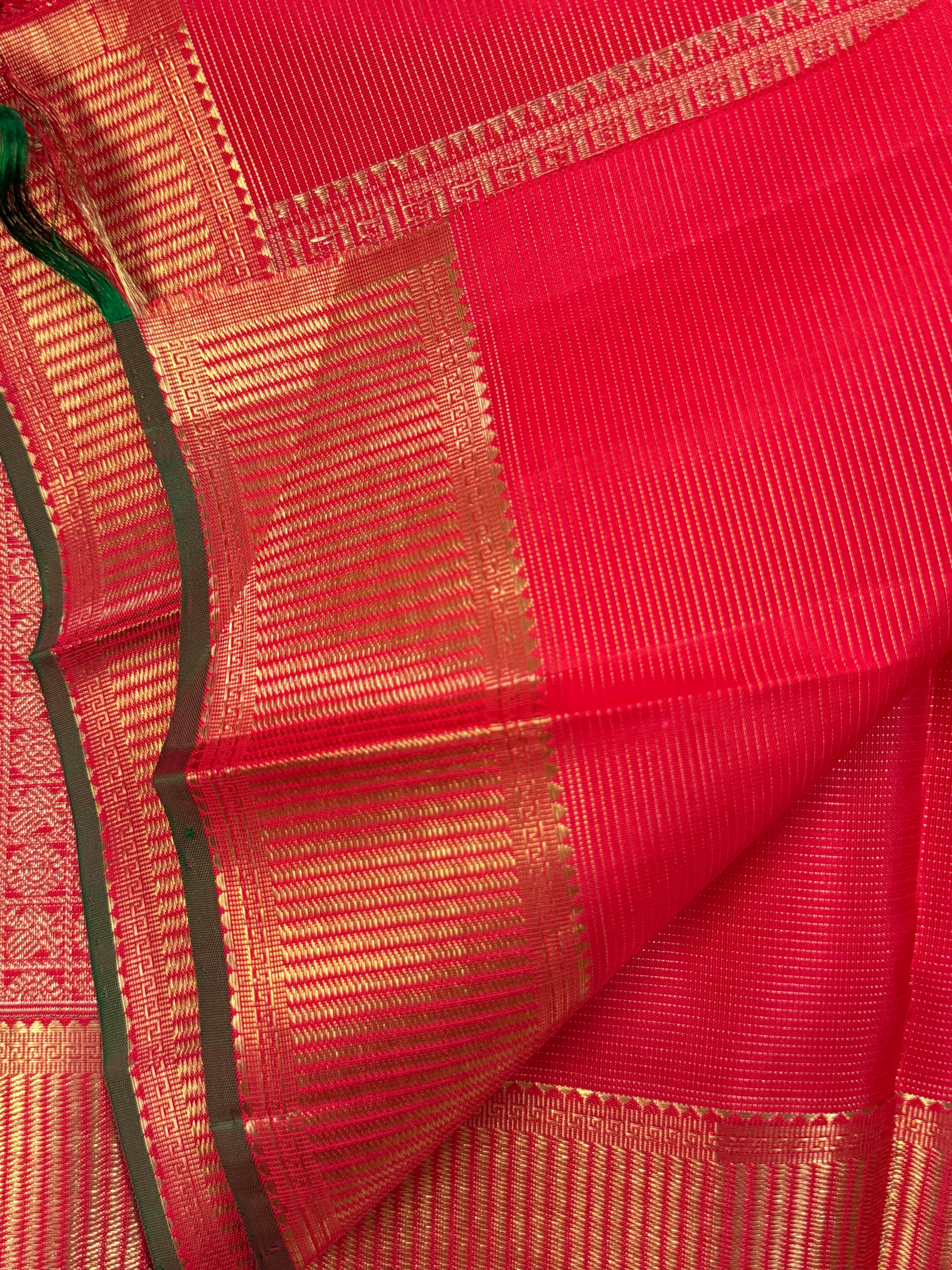 Chilli red vairaoosi and body butta / Kanjipuram silk