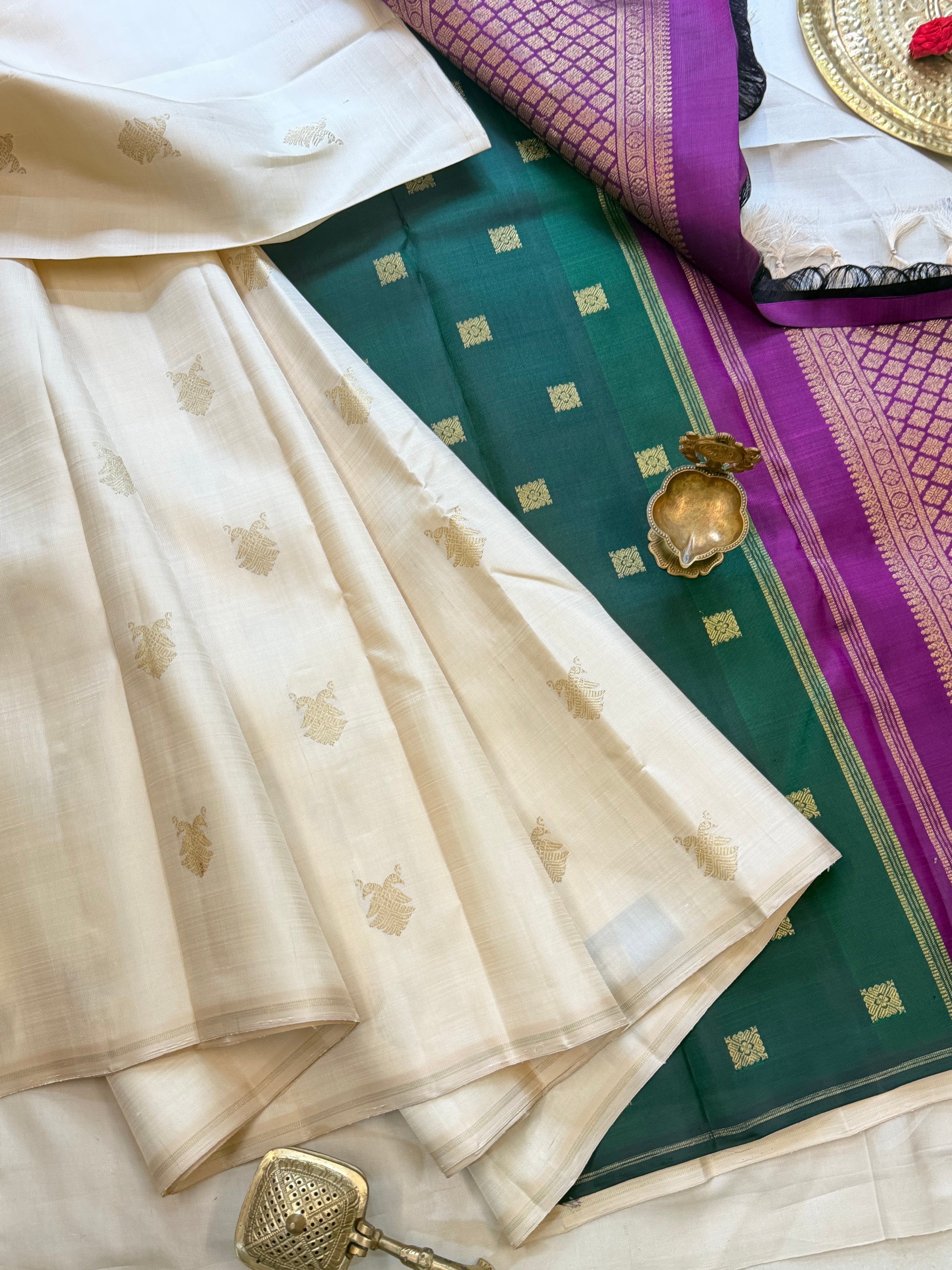Malligai : off white retta palla  pure Zari Kanjipuram silk
