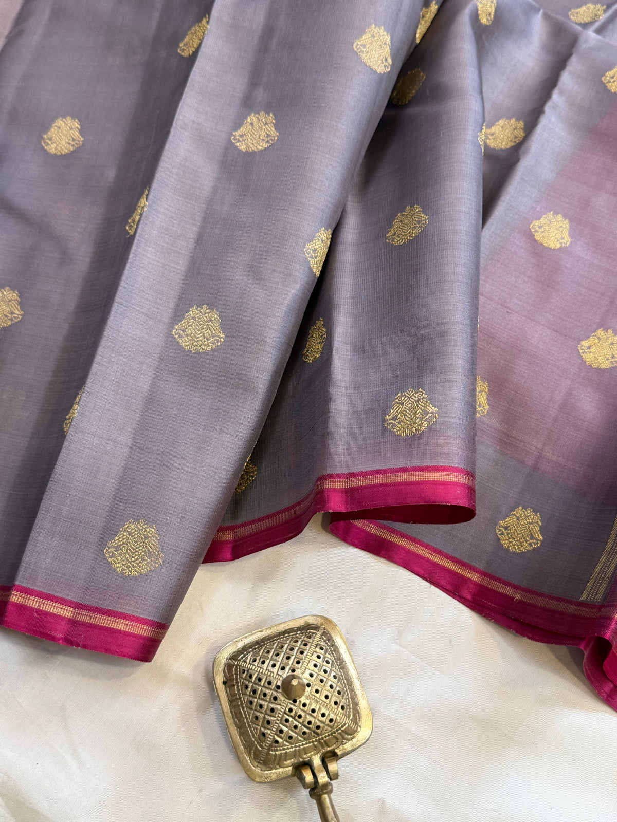 Grey Iruthalaipakshi butta organza  borderless / Kanjipuram silk CLSA12820