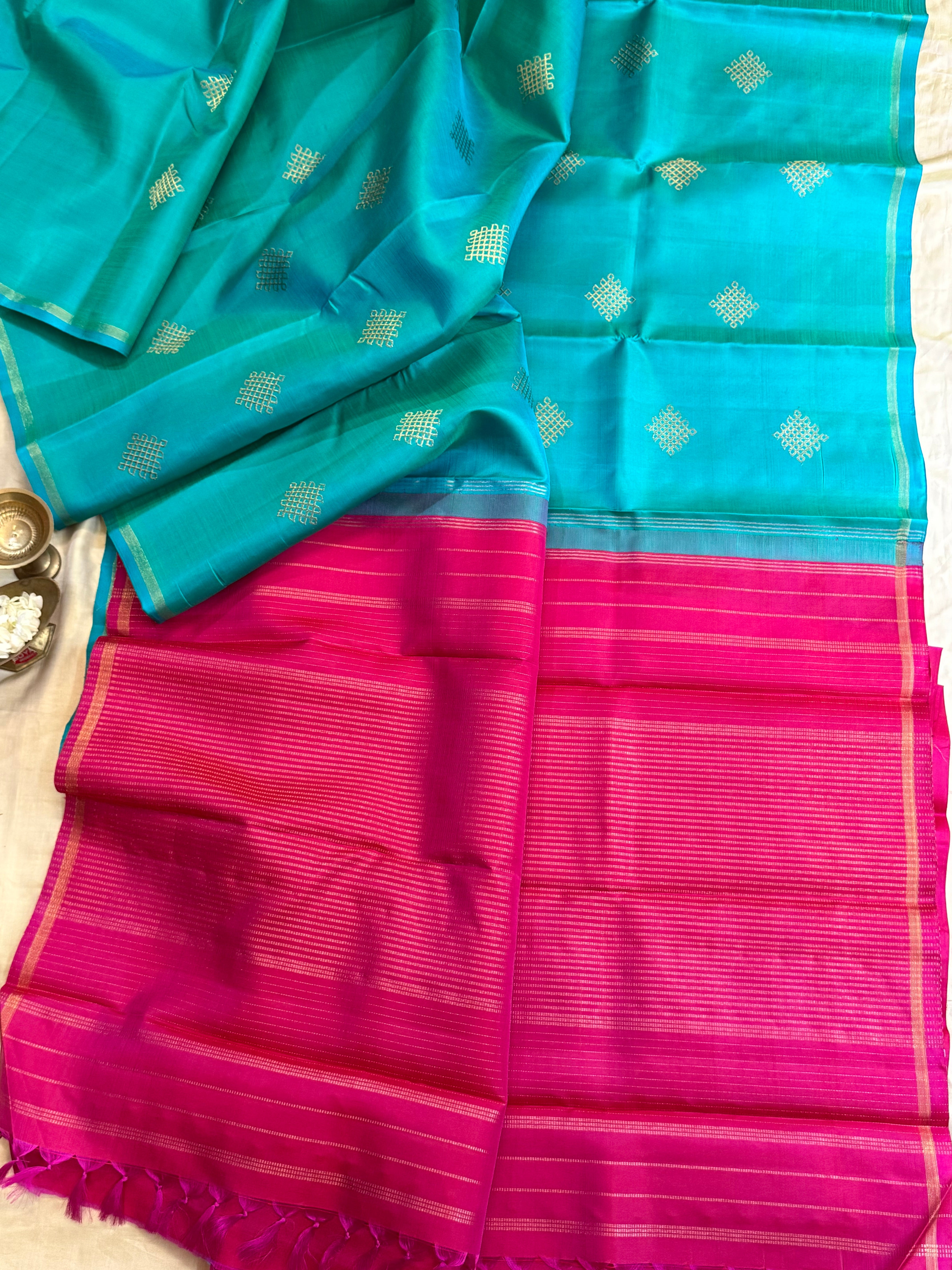 Turquoise blue kolam butta / Kanjipuram silk