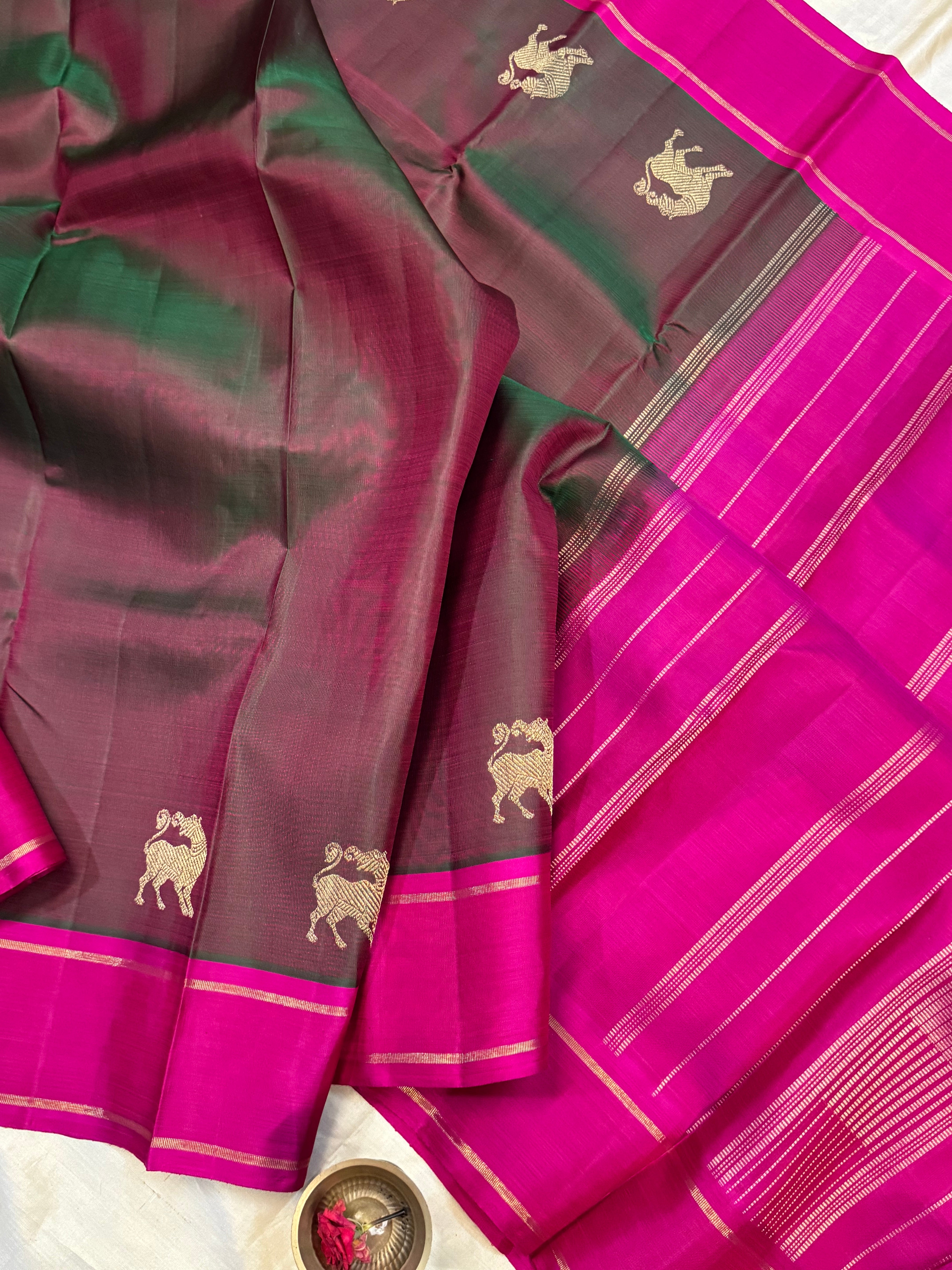 Swapnam :  manthulir border Butta / kanjipuram silk