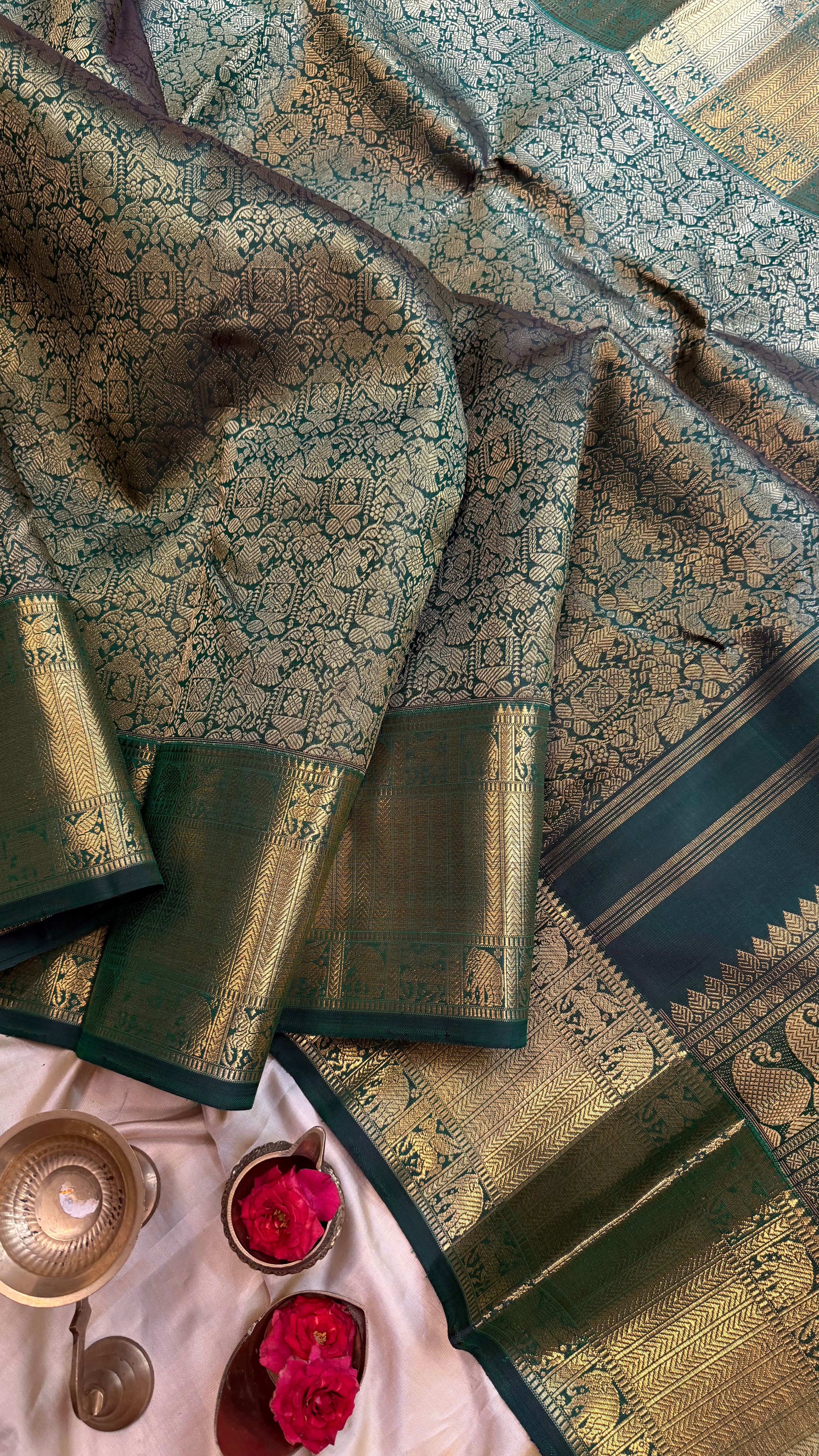 Vaibhogam :  Green vanasingaram brocade Kanjipuram silk