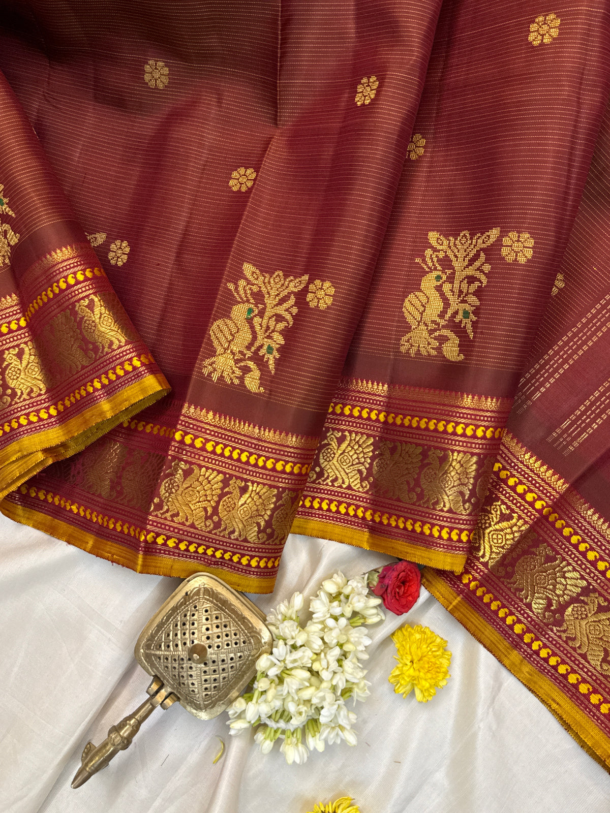 Master weaver- oosi bettu butta deep rust adai woven/ Kanjipuram silk