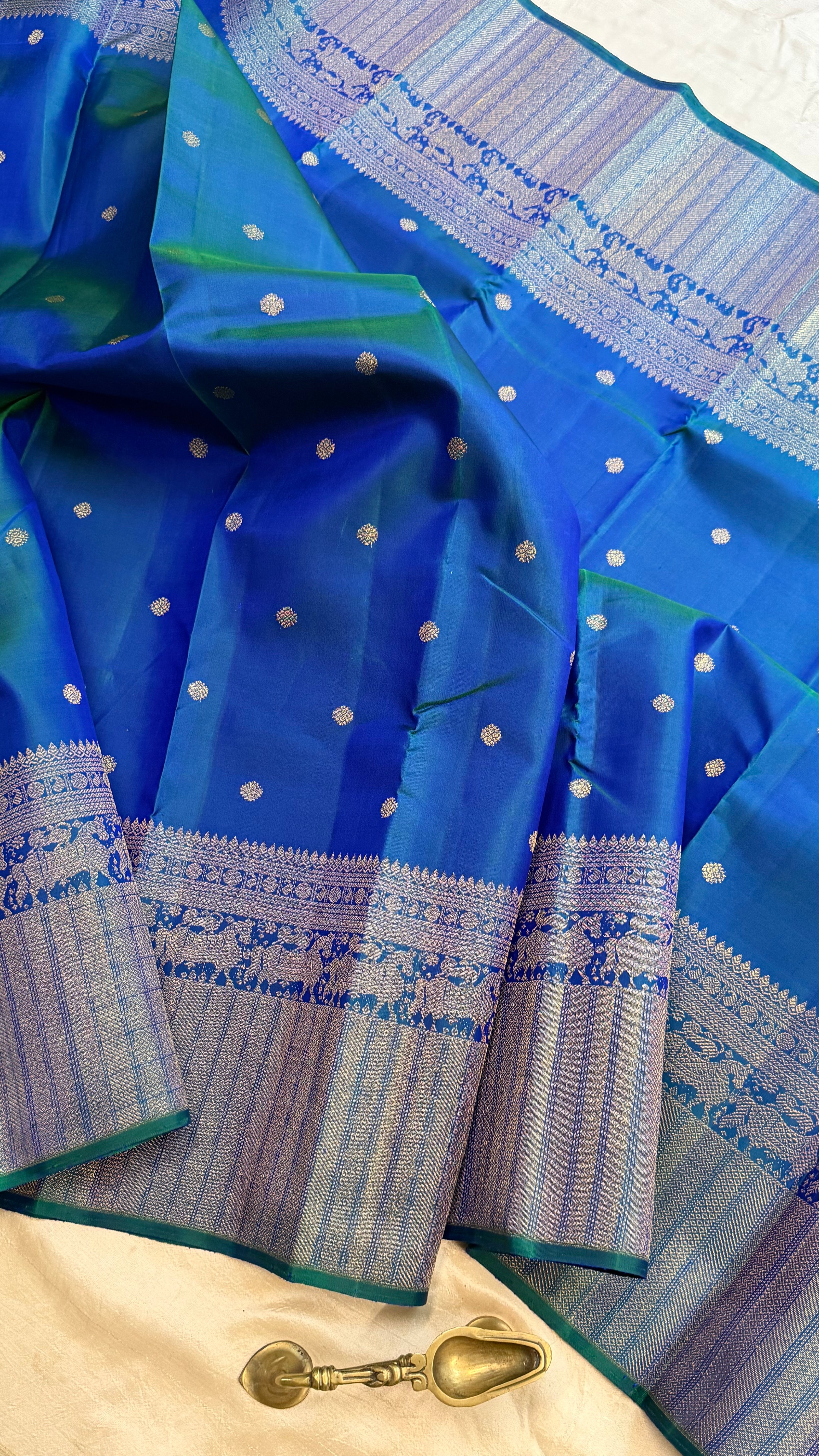 Mayilkazhuthu yazhli border saree / Kanjipuram silk