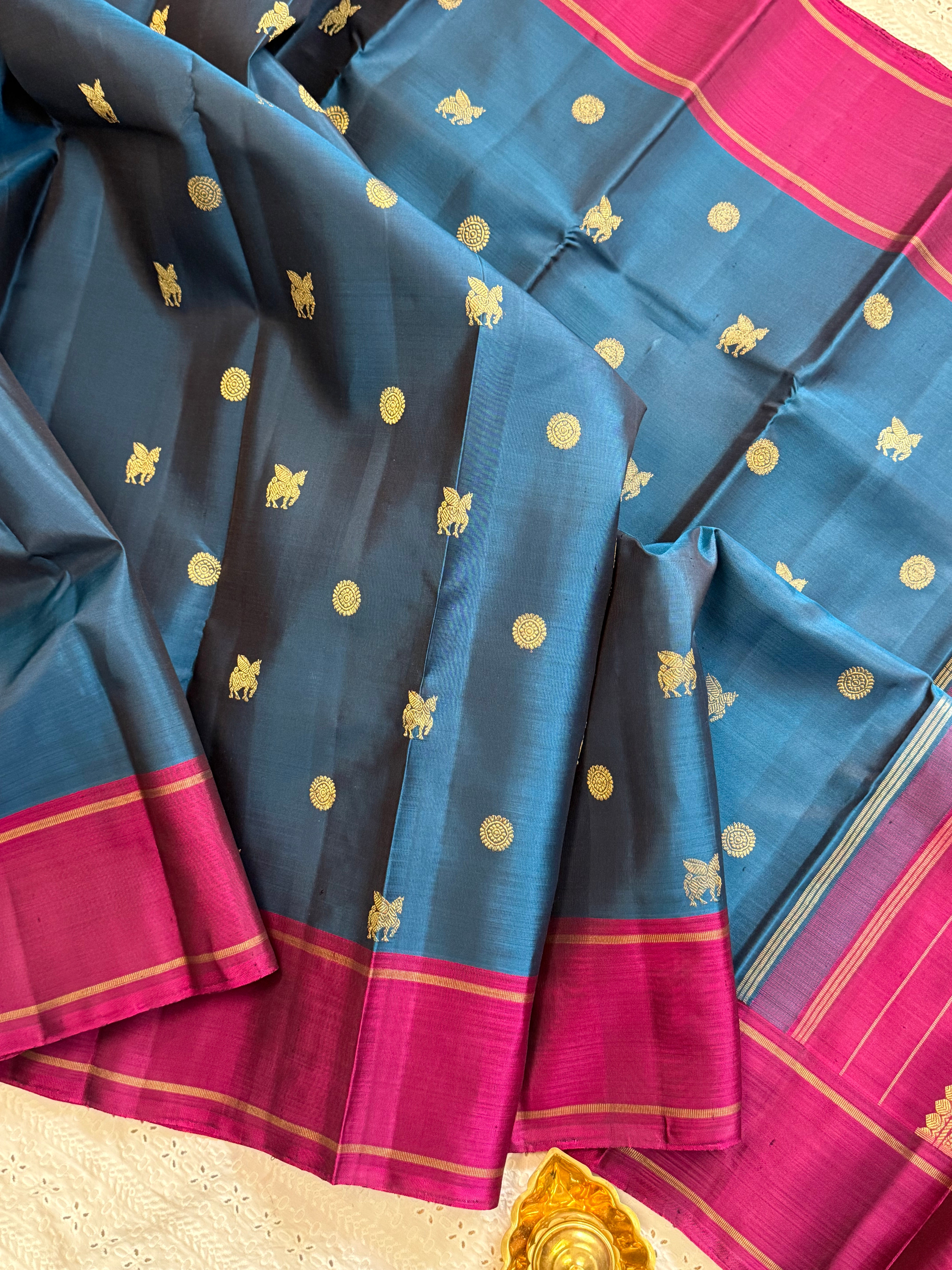 Peacock blue yazhi and chakram butta / Kanjipuram silk