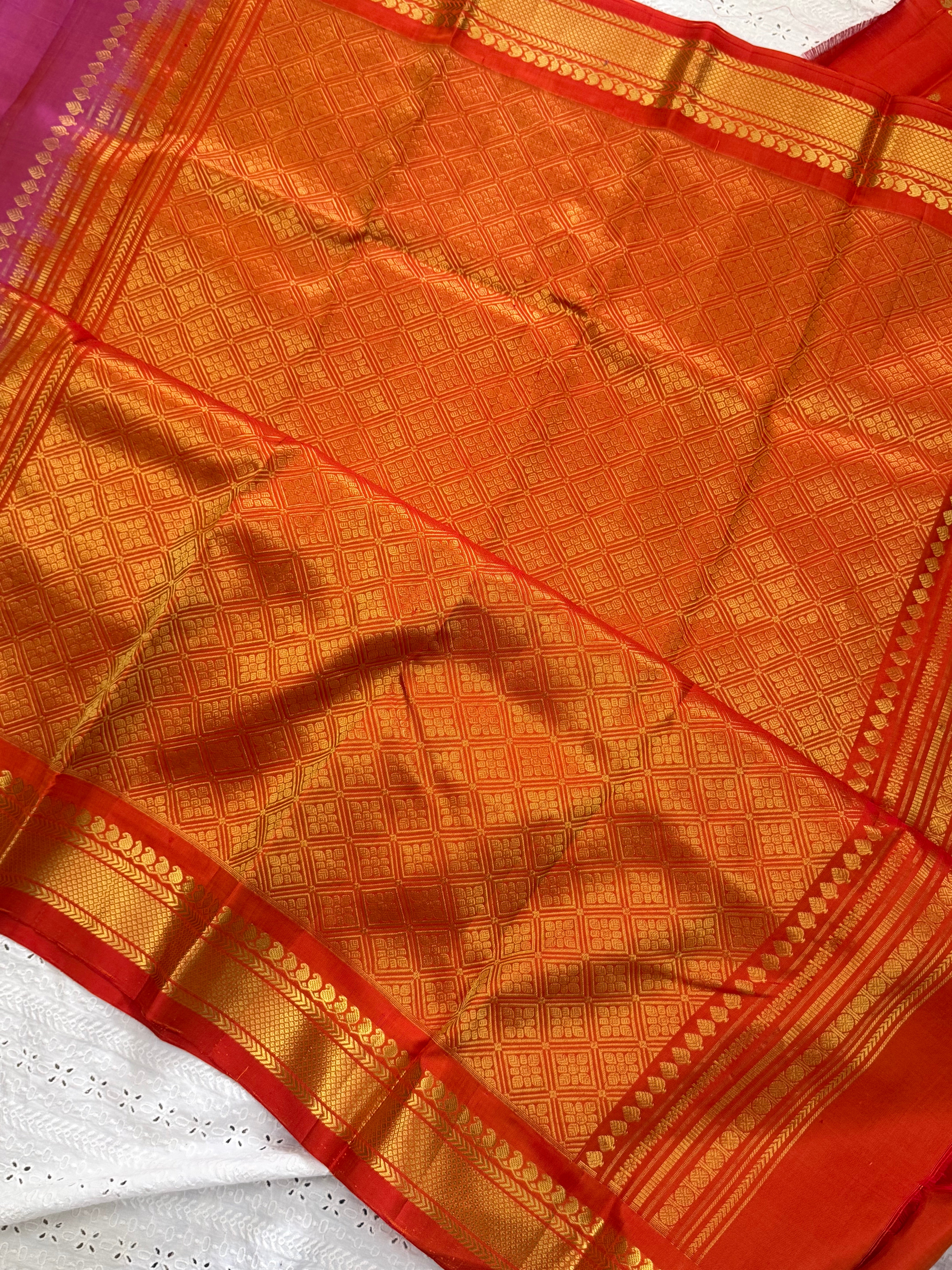Pinkish orange vintage border / Gadwal silk CL9302