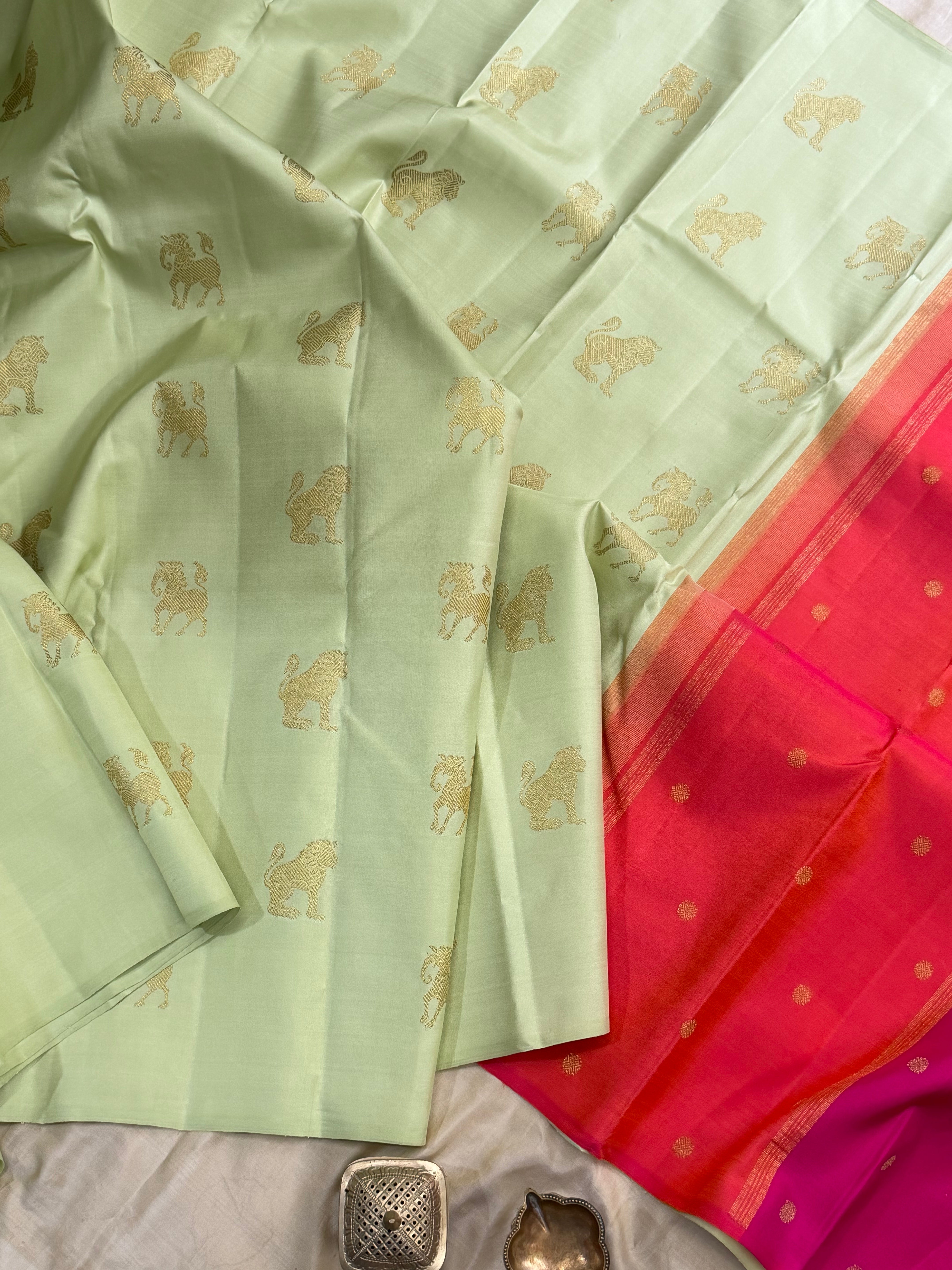 Elakai green Varisai palla  pure Zari Kanjipuram silk