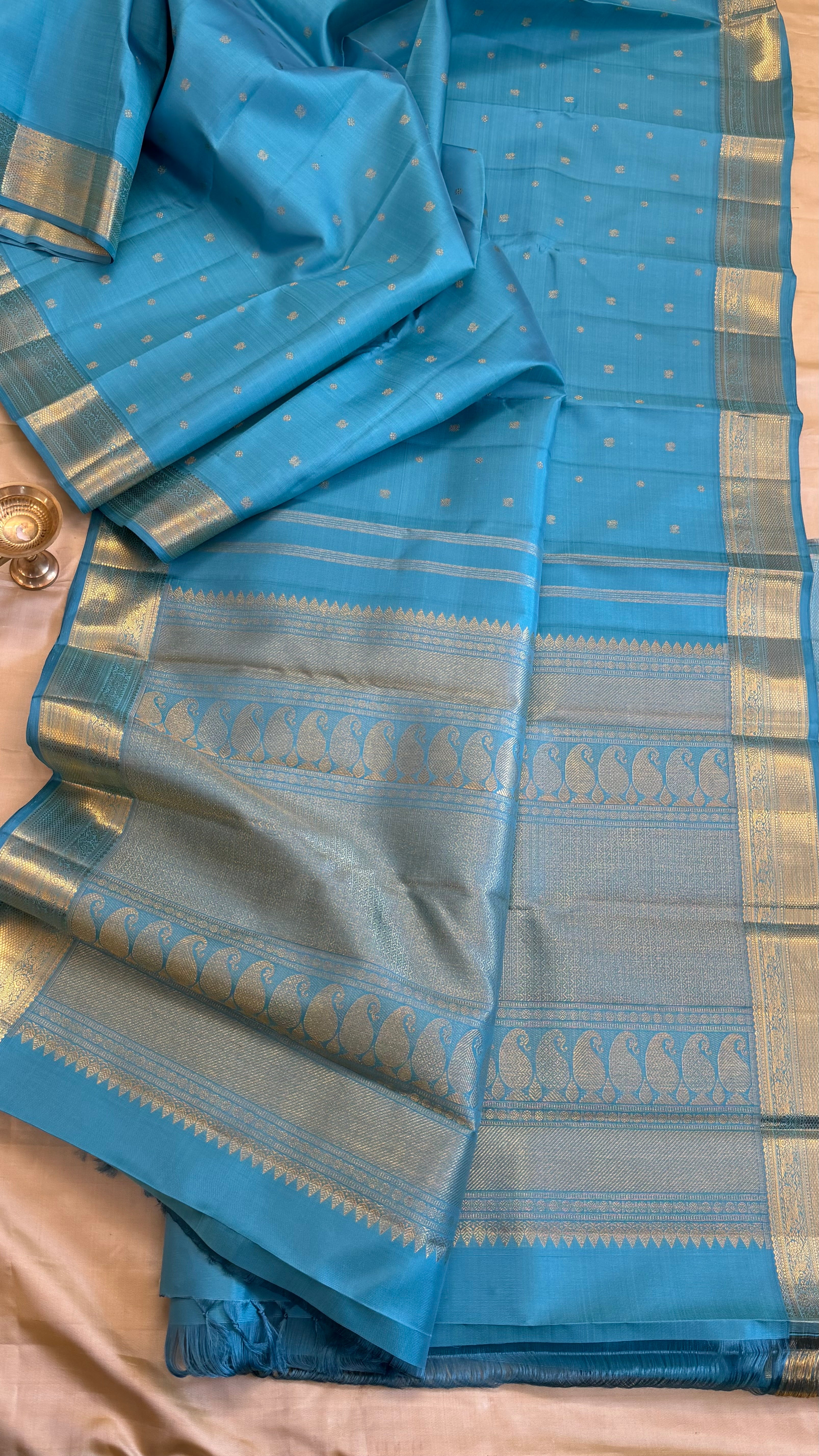 Sky blue annam and chakram butta/ Kanjipuram Silk